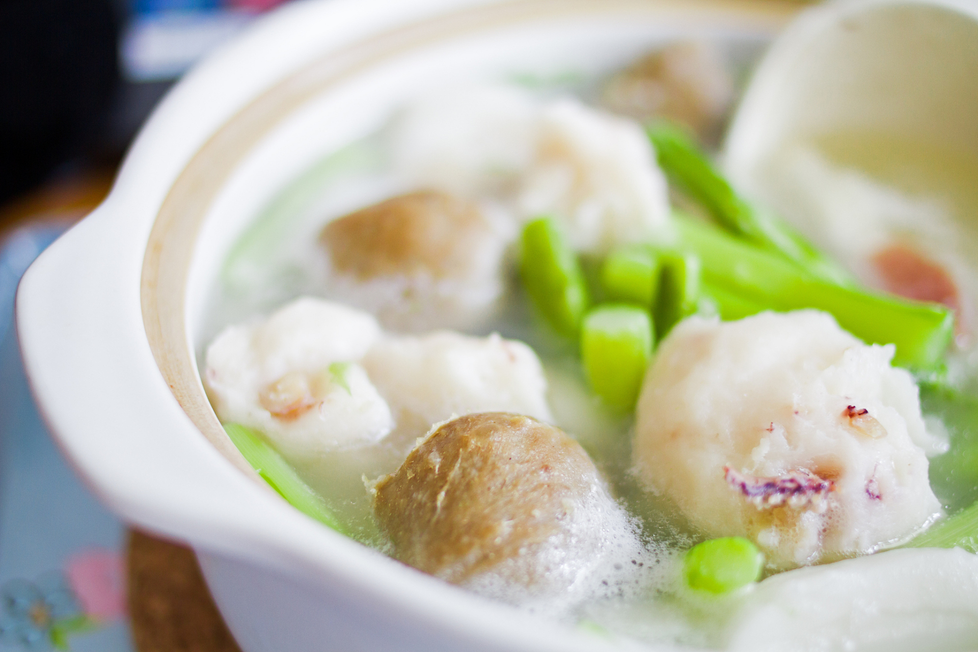 漂汤鱼丸:"漂汤鱼丸"是一种老少咸宜,美味可口的菜肴.