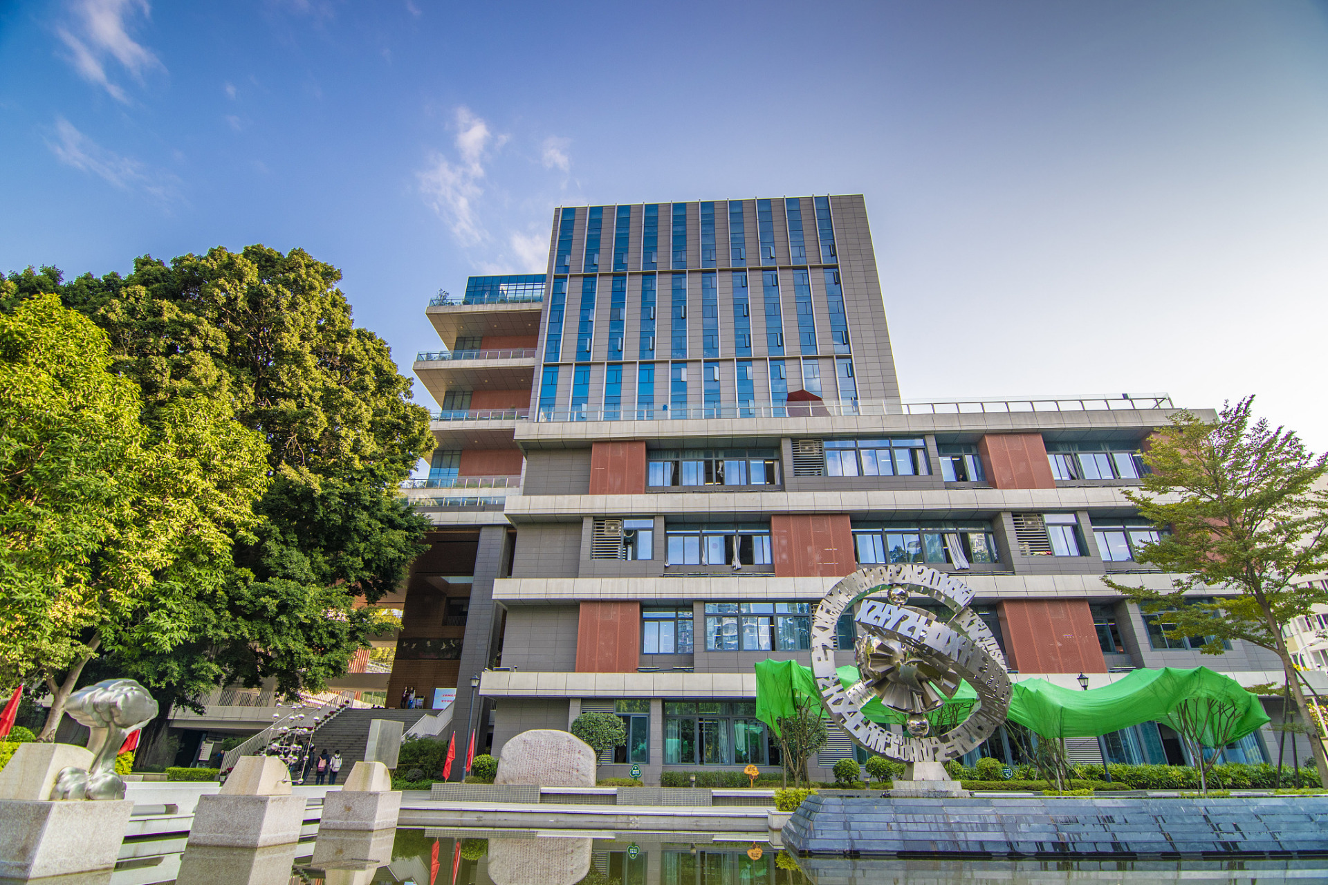 近日,国家(中关村)火炬科创学院在北京市正式落成.