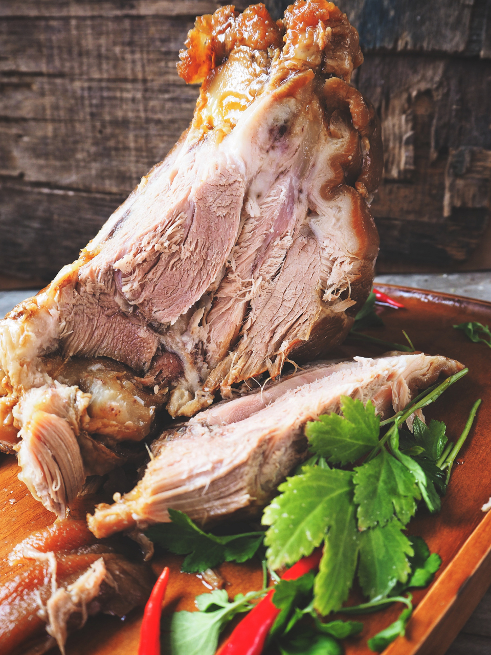 摘要: 羊肉四季皆宜,但冬季因其温补特性和在北方餐桌上的地位而被视