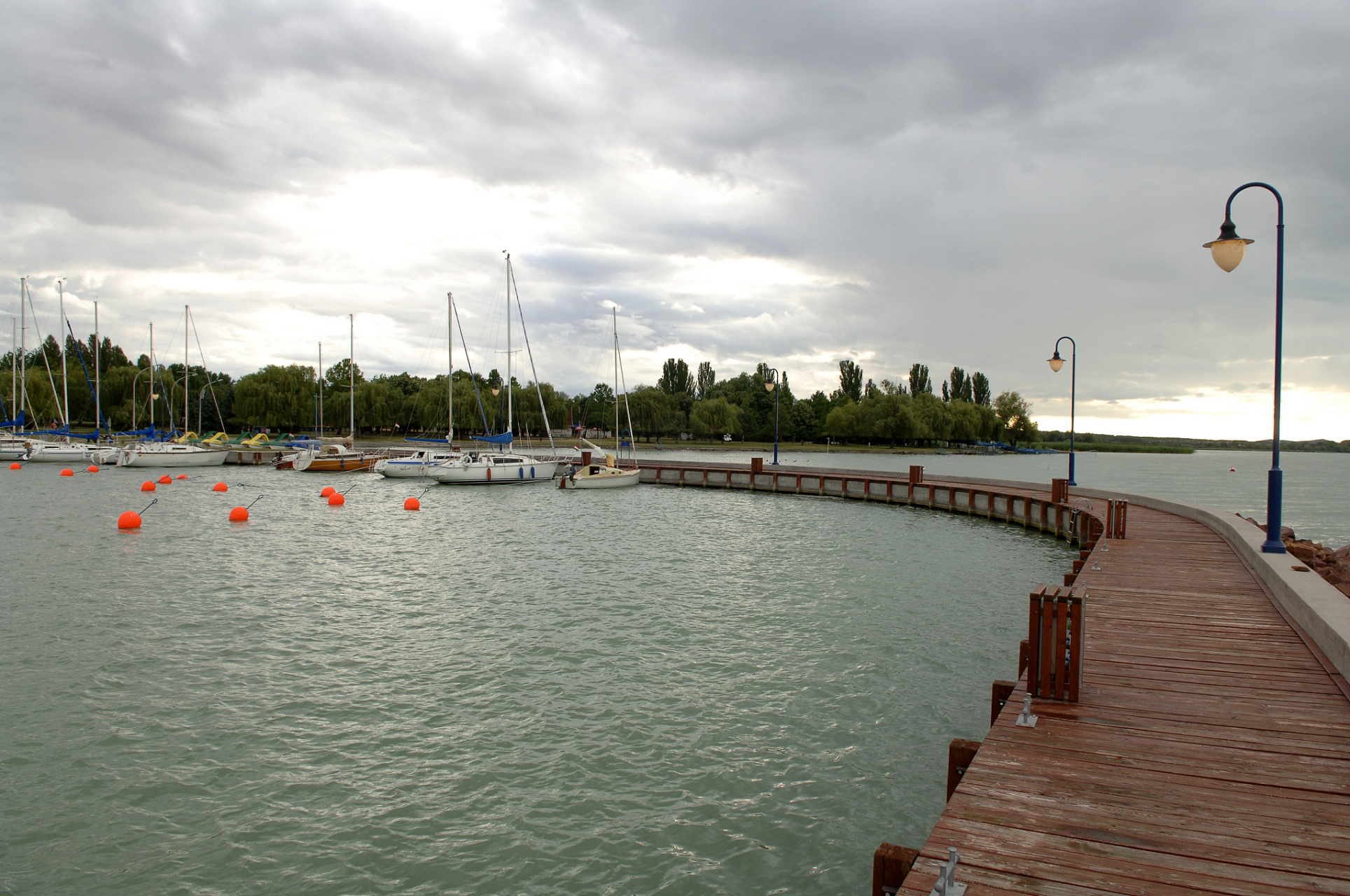 辽宁大连有一座公园,原名东海公园,现改名为海之韵公园.