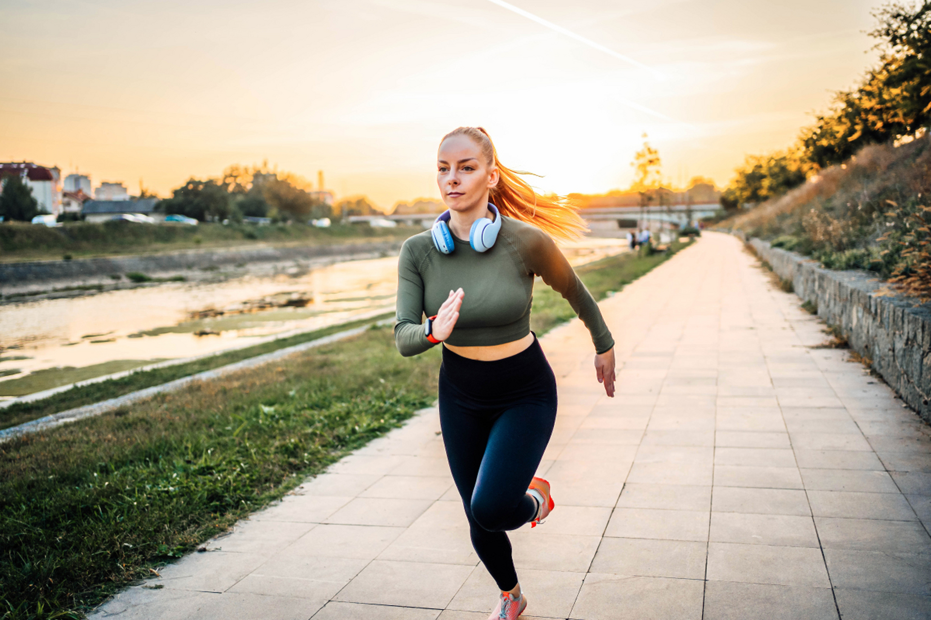 每天跑5公里对于一般的跑步爱好者来说是一个适度且可以实现的目标