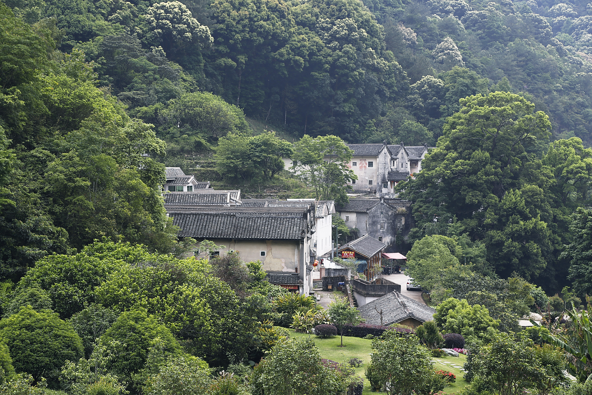 江村风景名胜区位于皖南山区旌德县城西南角15公里处,江村依山傍水,人