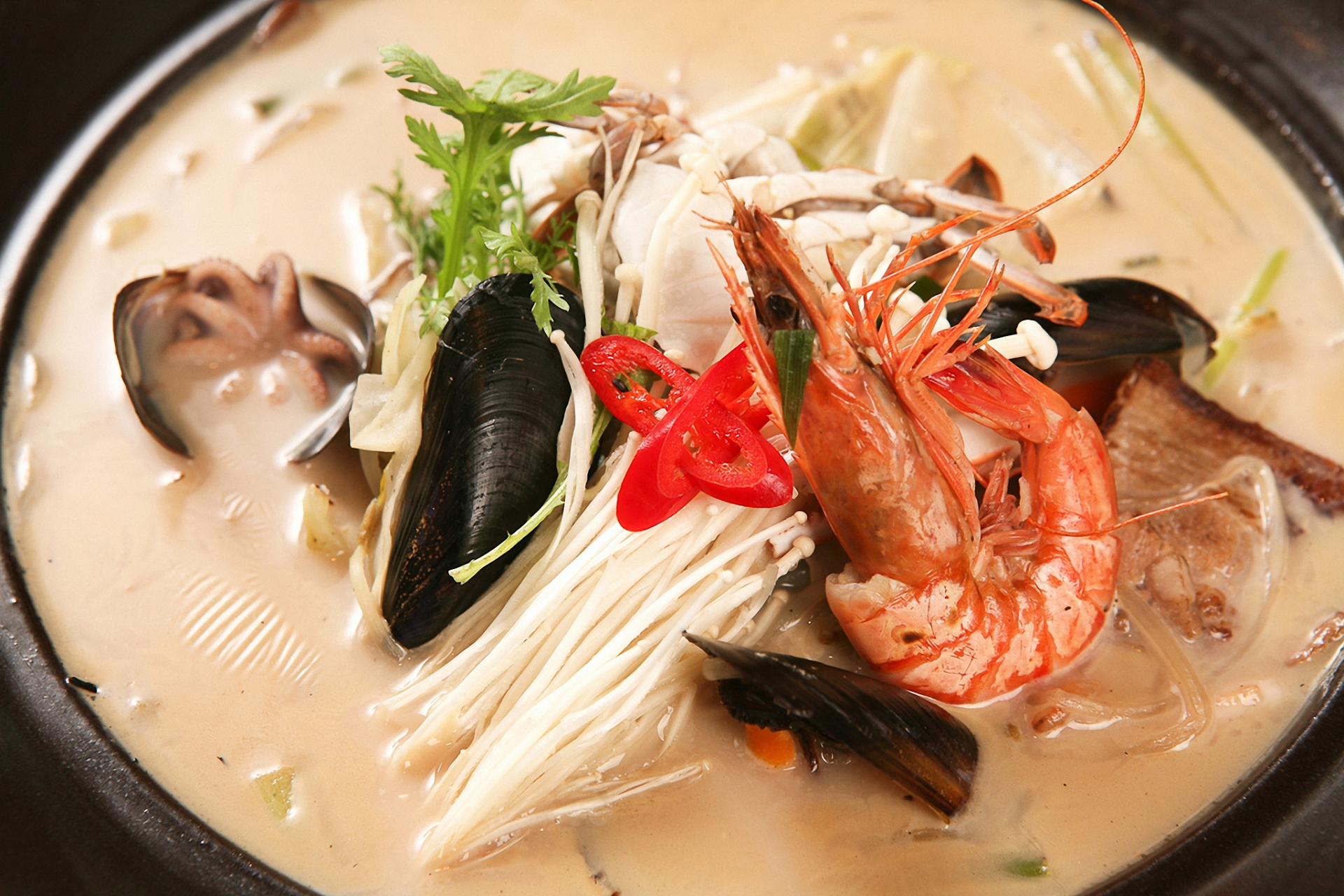 五千年食光# 天津银鱼紫蟹锅  在中国的美食文化中,天津银鱼紫蟹故乔