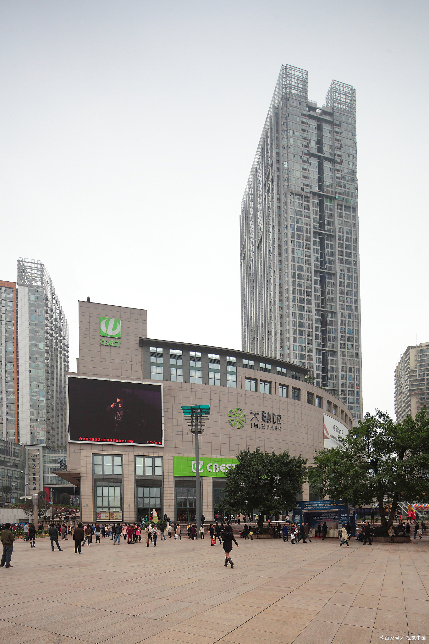 近期,关于重庆江北观音桥商圈的两则信息引起了公众的关注