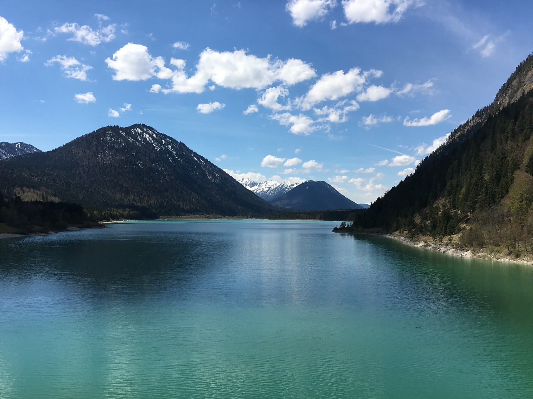 孟达天池,是青海省海东市循化县孟达国家级自然保护区内的一个天然