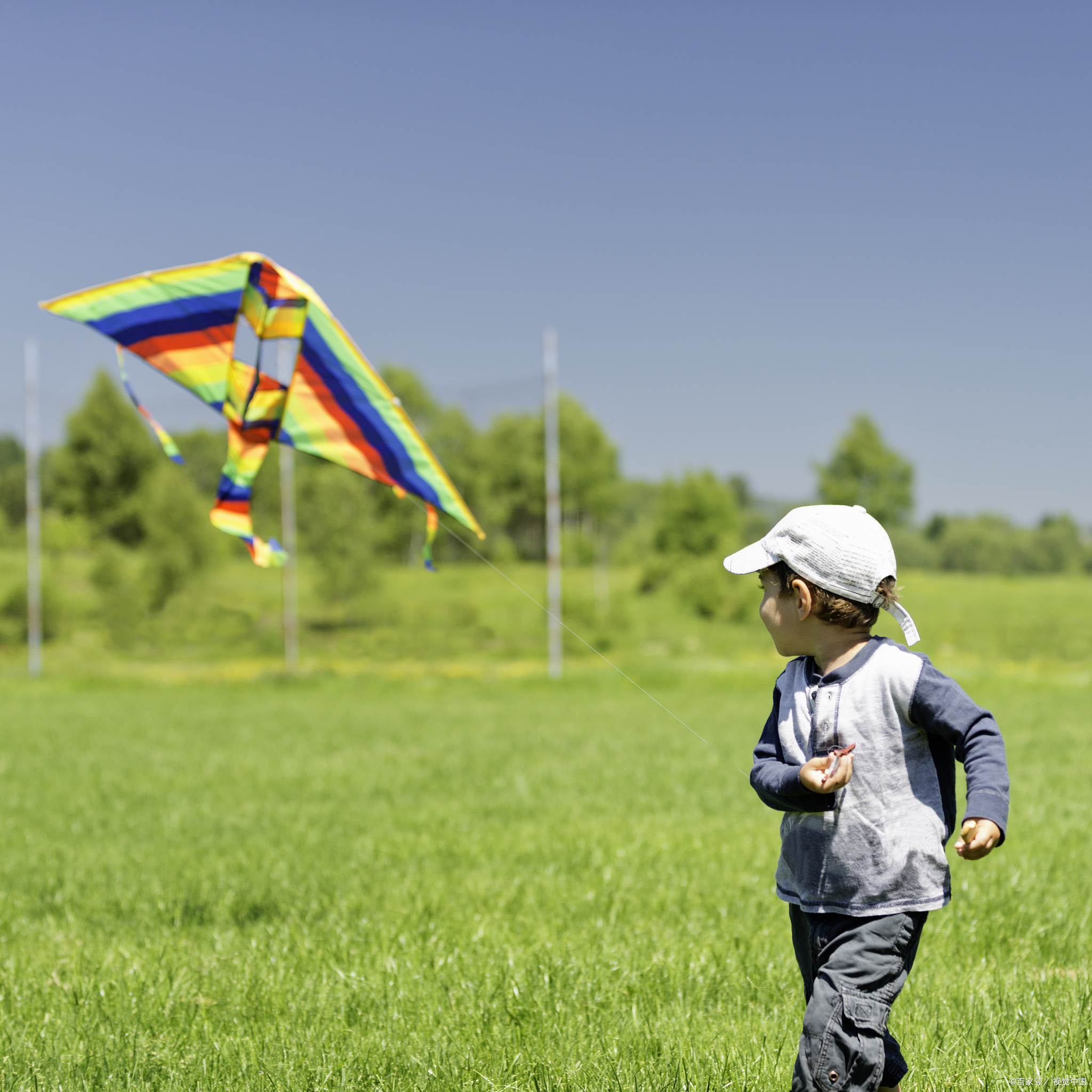 i got the kite up in the air. 我在天上放风筝.