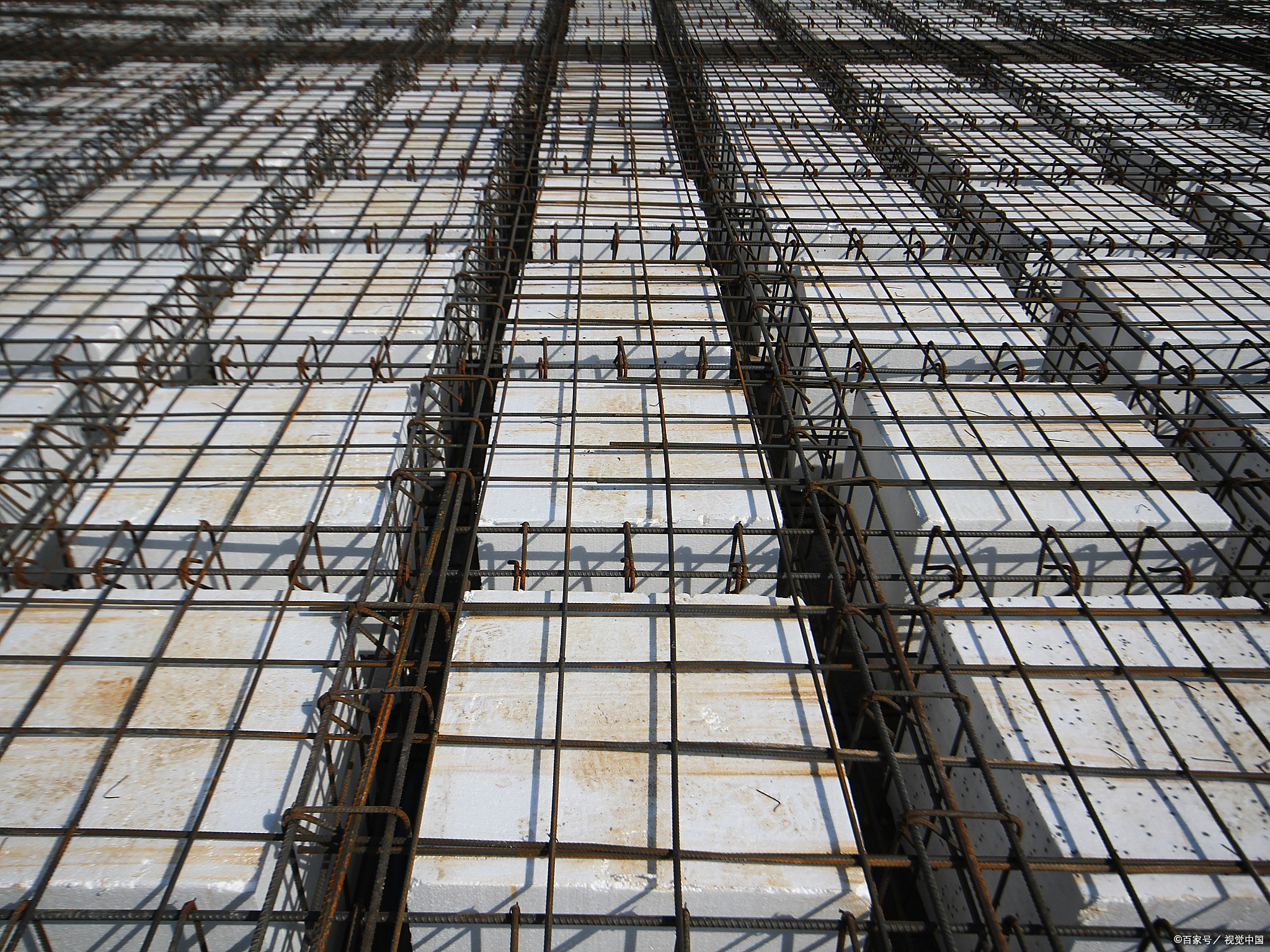 从严把关:工程监理要对基础筏板混凝土浇筑的严格要求