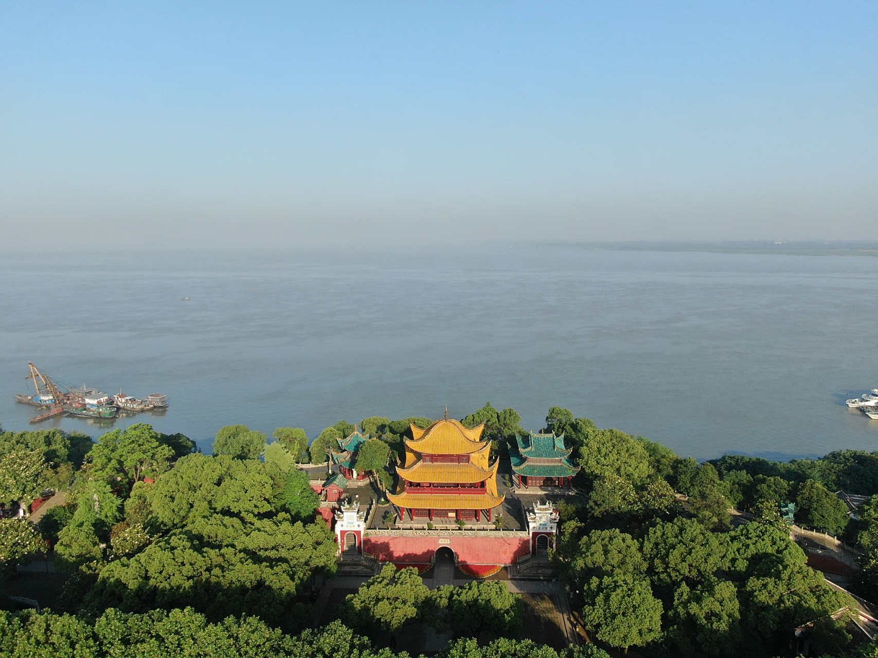 来岳阳楼旅游,建议游玩时间为1天.
