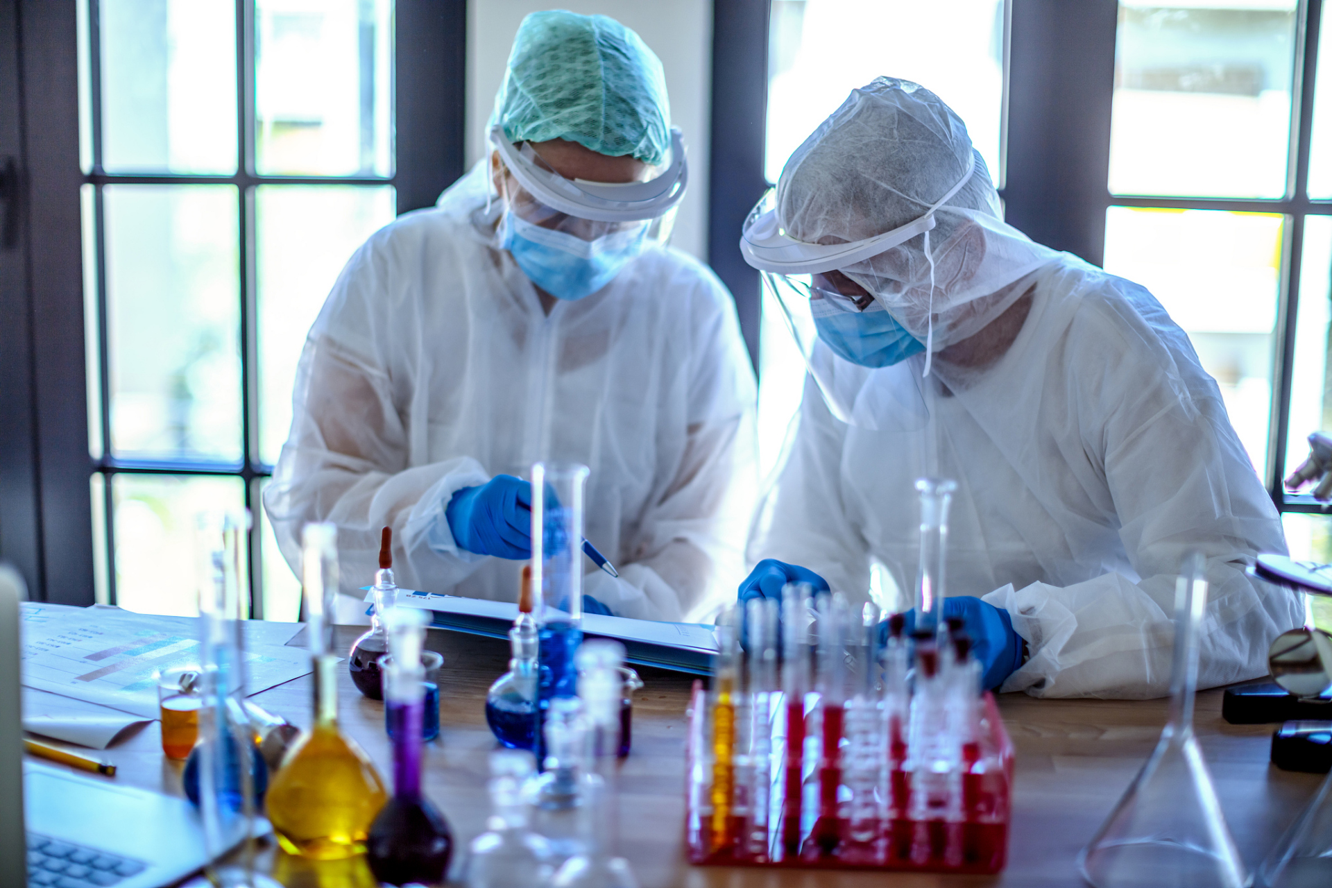 生物技术专业的毕业生可以从事很多不同的职业,包括生物工程师,生物