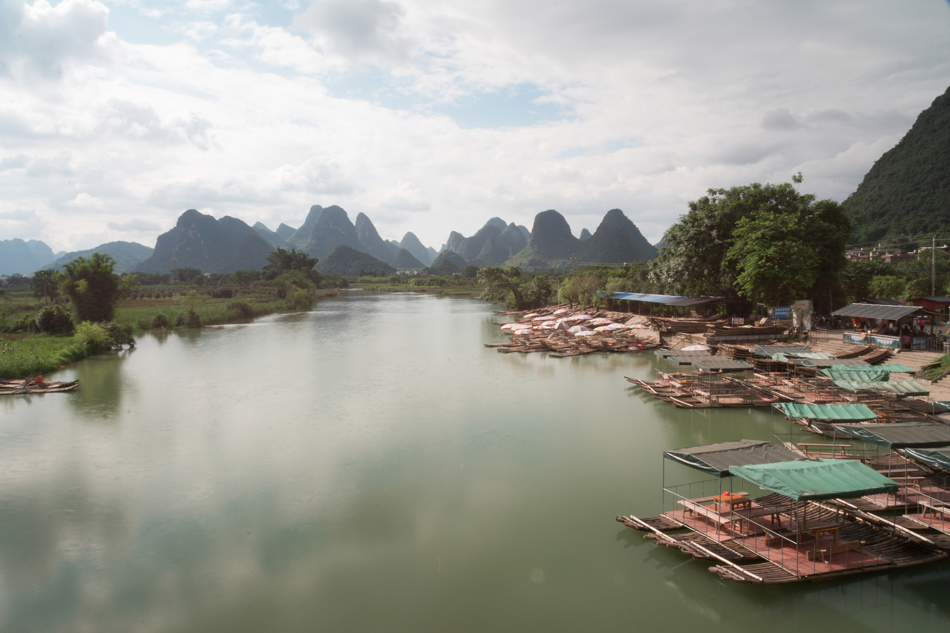 首先,我们得说说都安三岛湾的海湾,因为这里实在是太美啦!