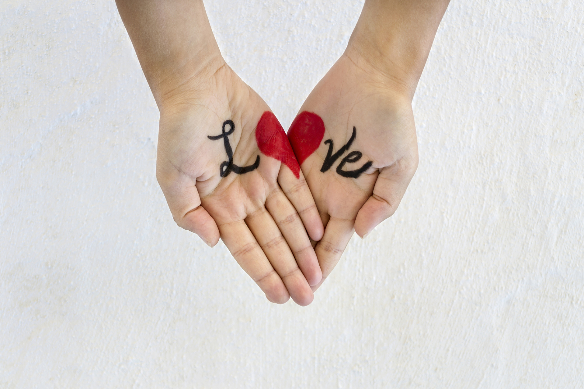 杨采钰与陈金飞的恋情曾经备受争议,两人相差30岁