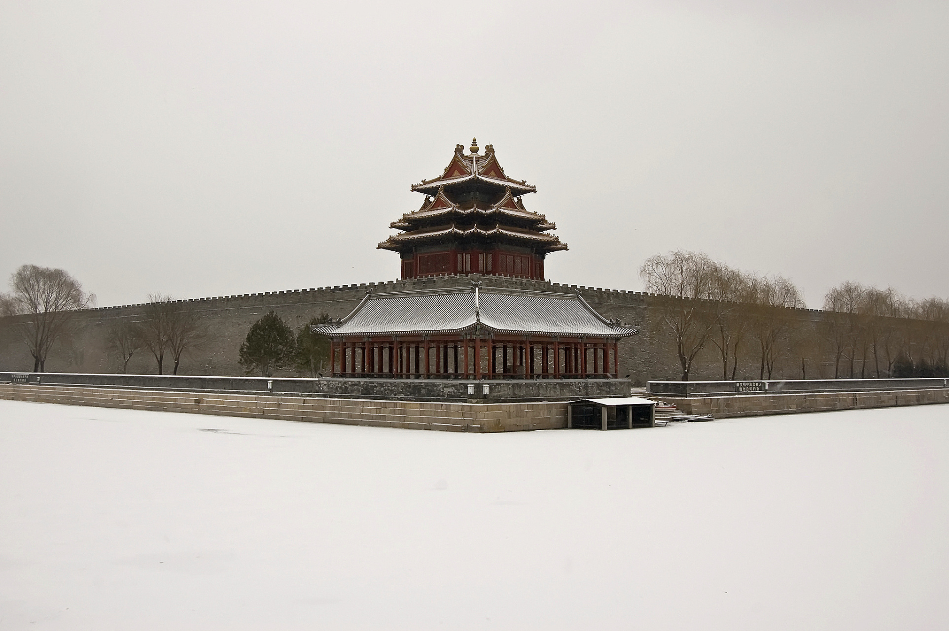 北京故宫雪景之旅:穿越时光的浪漫  北京下雪了,雪后的故宫,是一幅