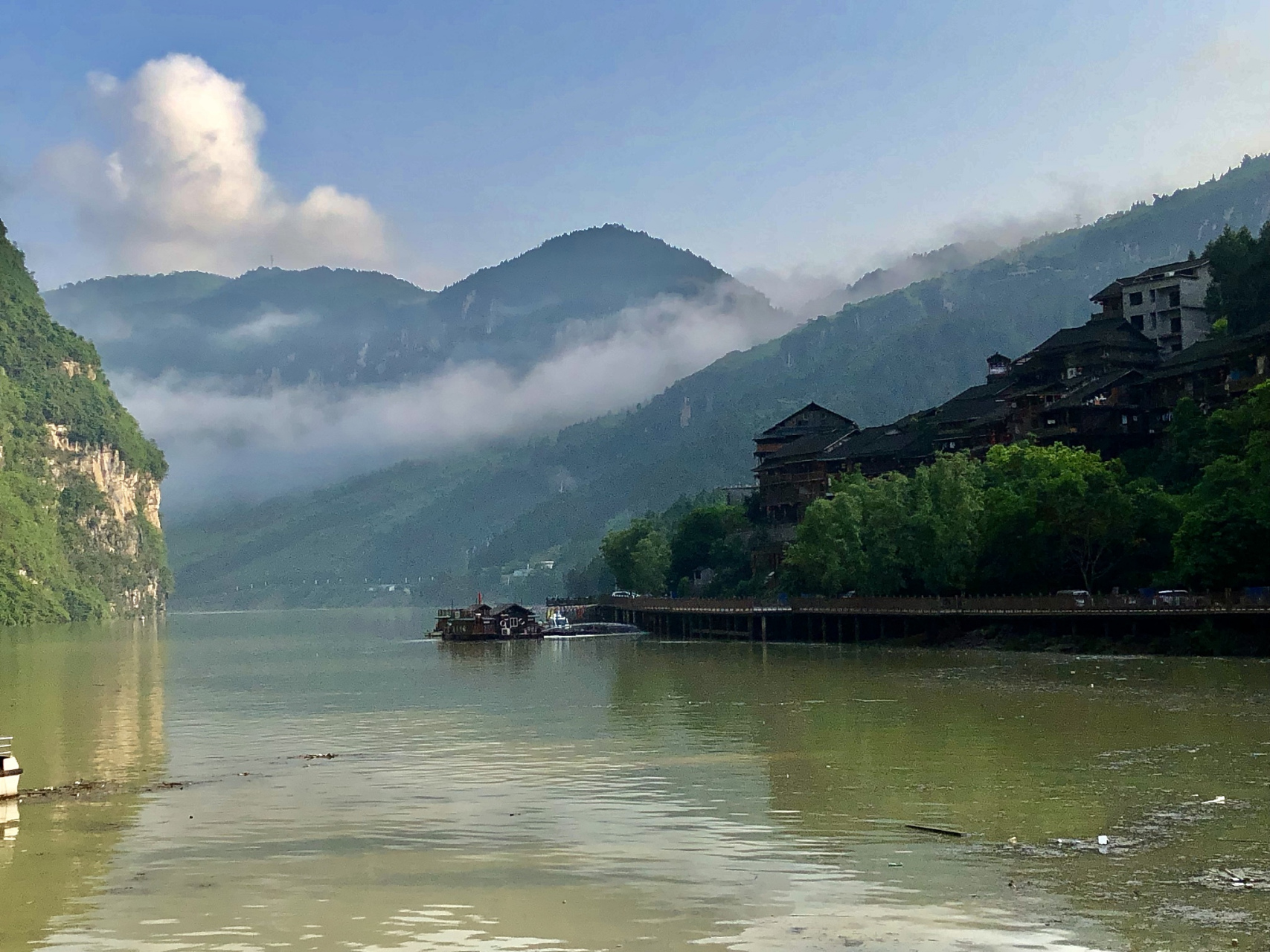 龚滩古镇非常值得一游 它位于重庆市酉阳县龚滩古镇207号,占地面积约