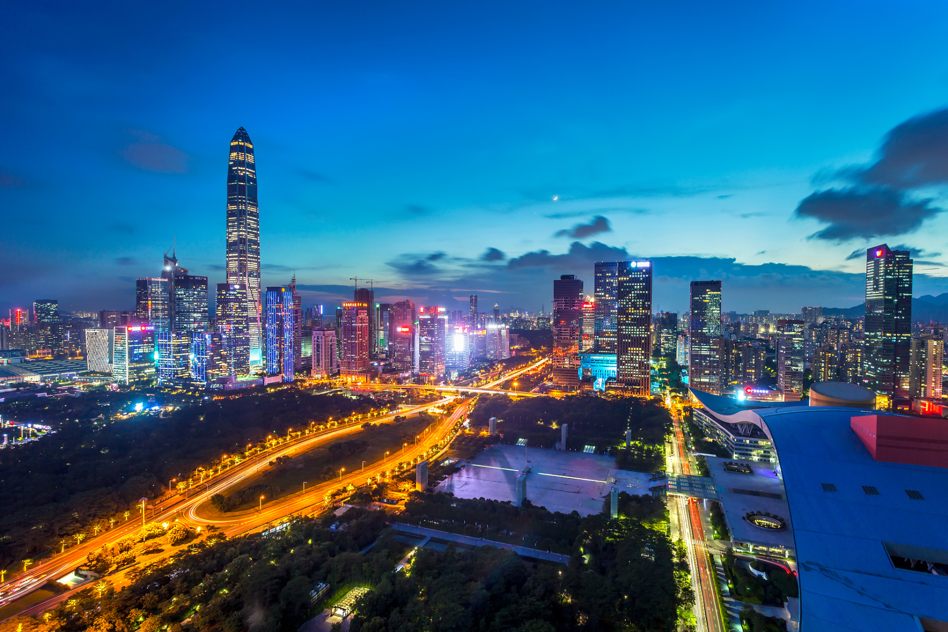 根据最新通知,深圳市将从16时#秋日生活创作季# 起停止所有工业生产