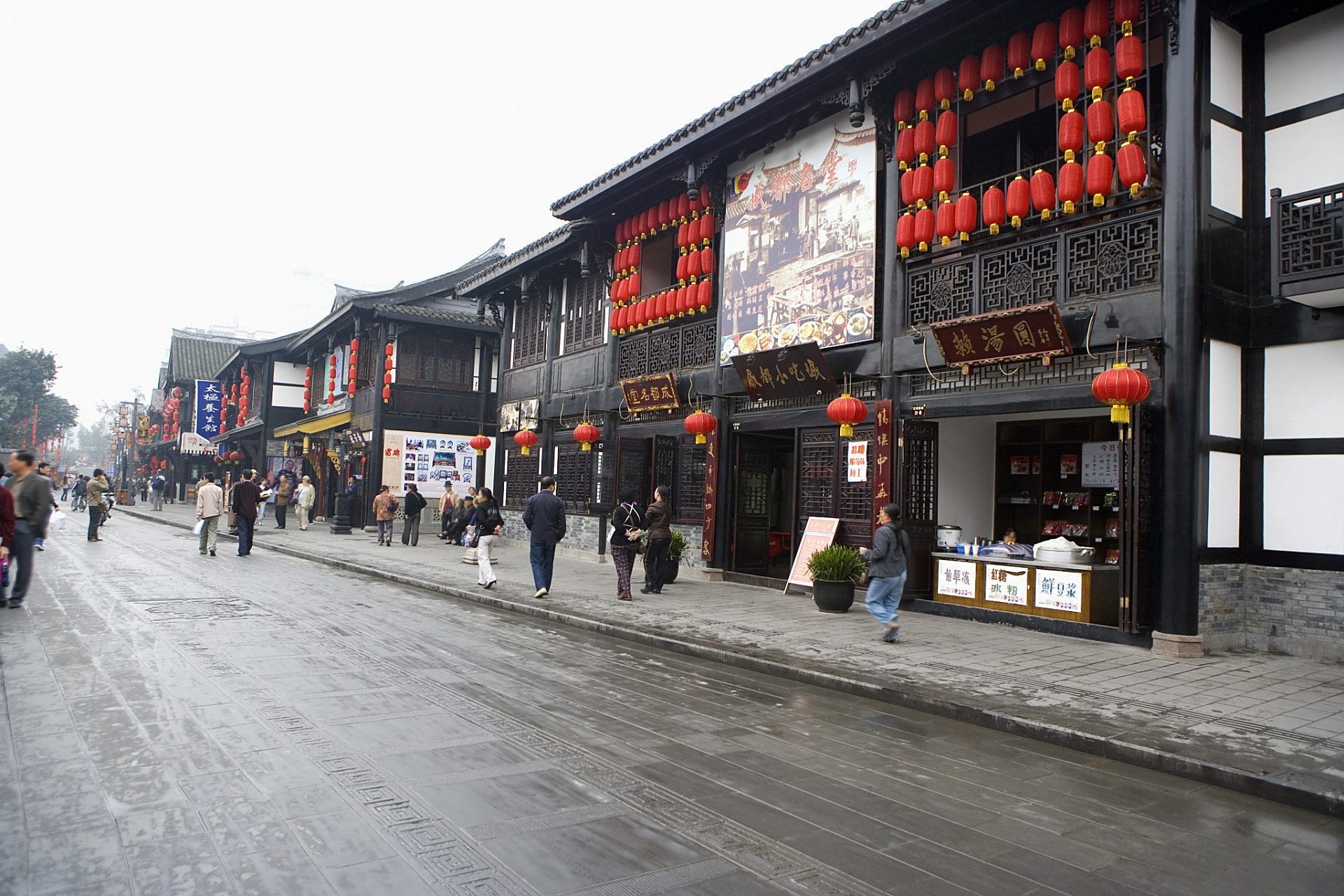 成都市中心的文殊坊,地处人民中路旁,集合了多项令人心驰神往的功能,