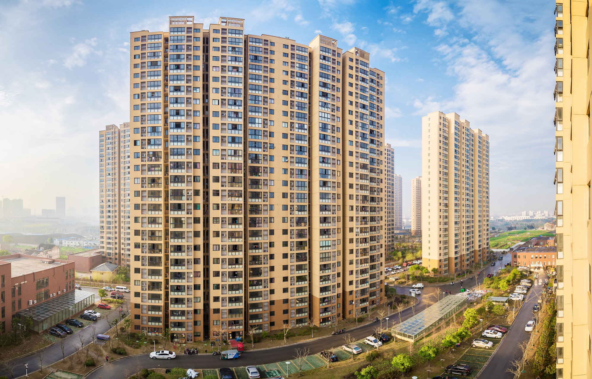 新一轮房改即将启动,如何平衡房地产市场的供求关系成为关注的焦点.