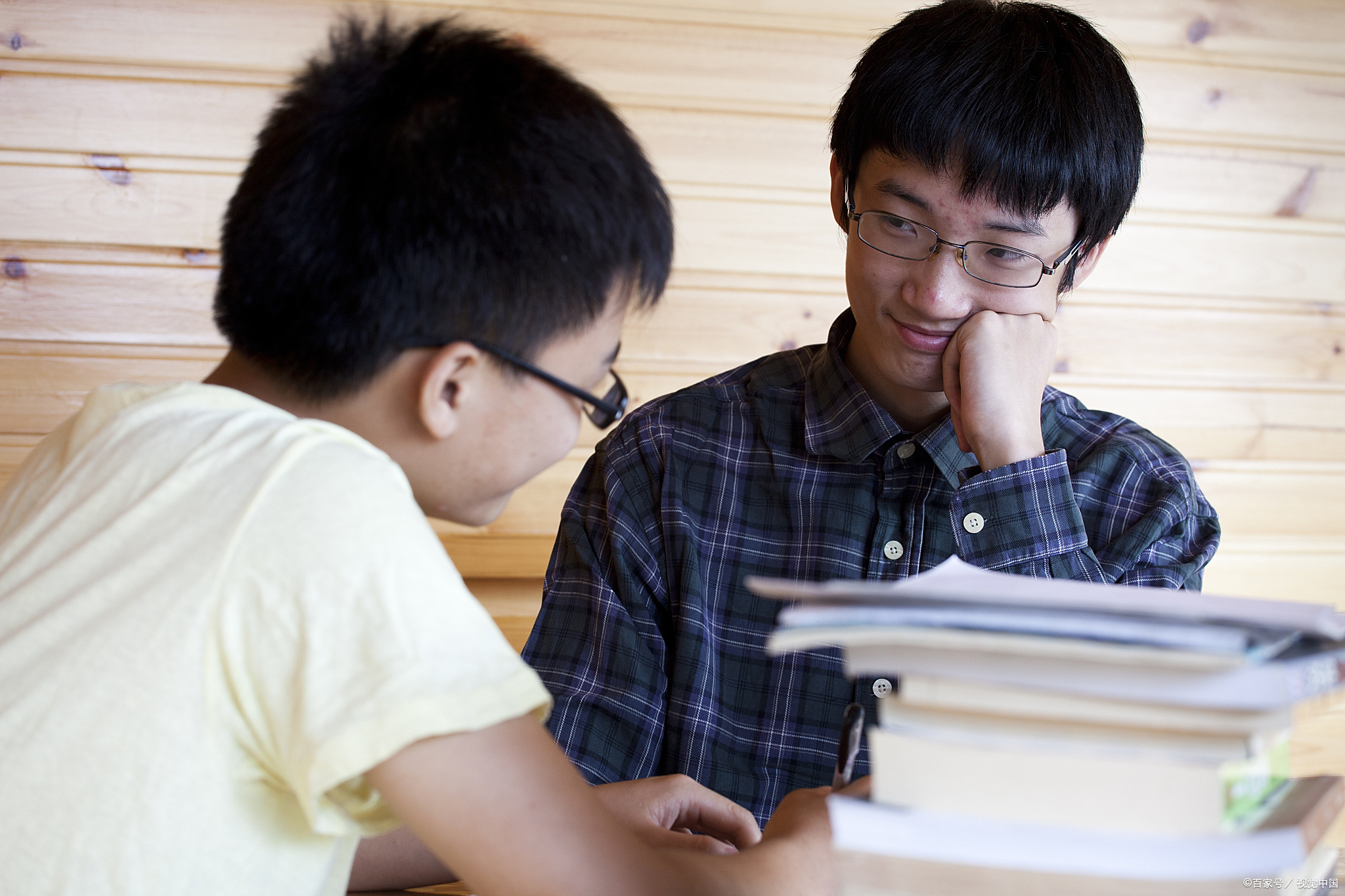 同桌之分别 松窗竹影共书寒,每向疑难互探看