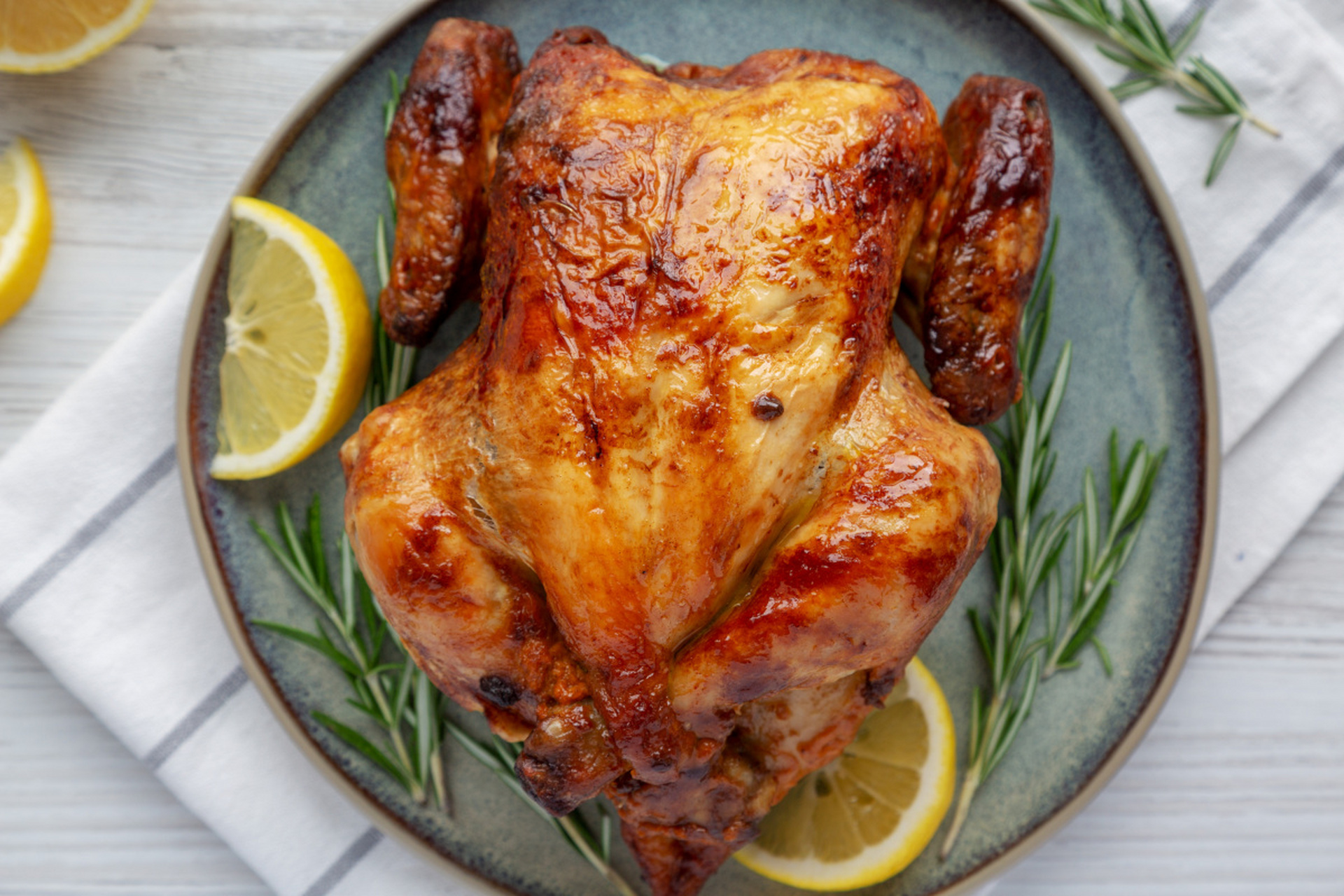 内蒙古美食-熏鸡  卓资山熏鸡是内蒙古自治区乌兰察布市卓资县的传统