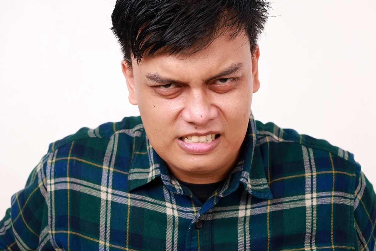 男人生气时心情图片