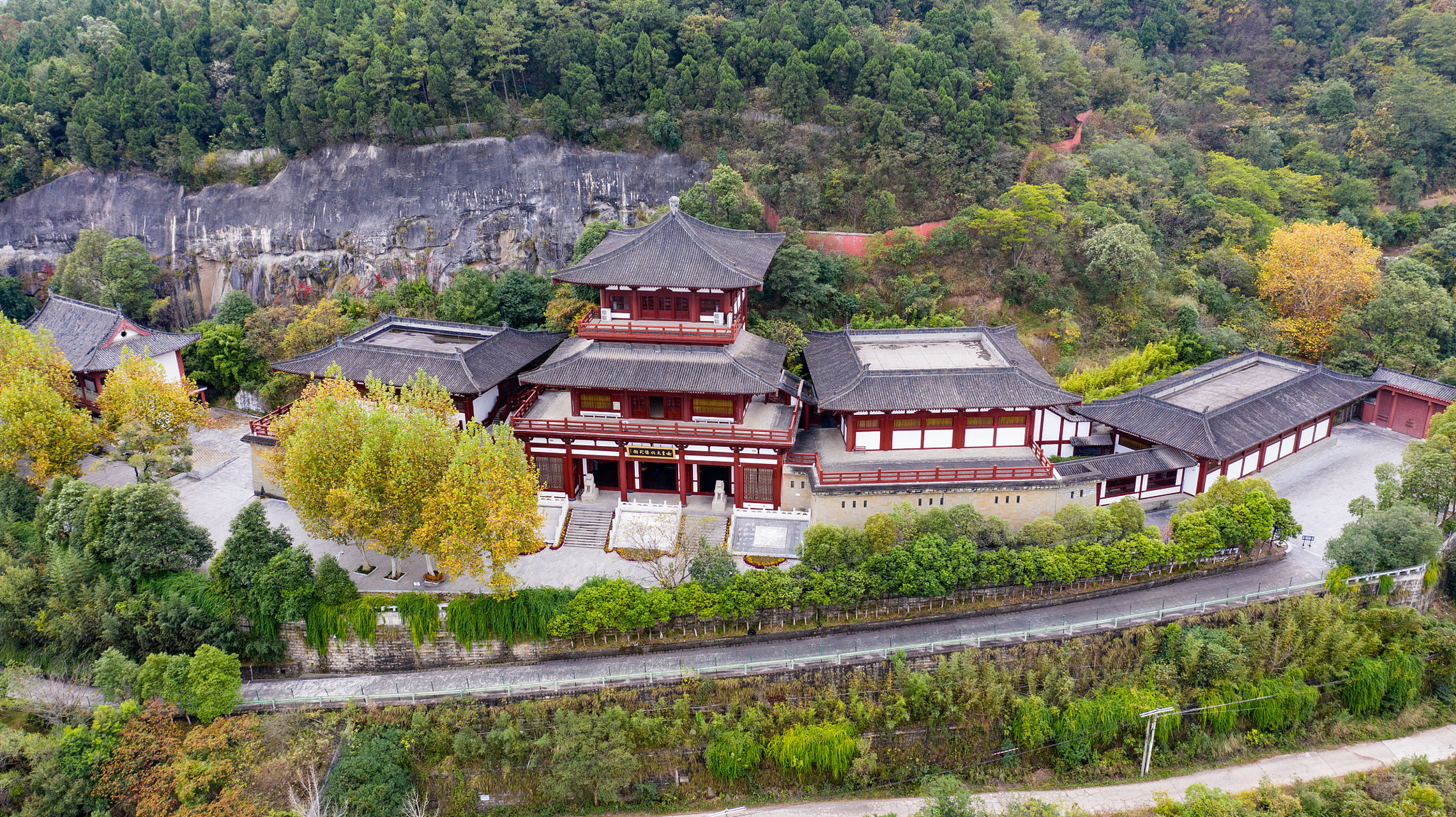 來到四川廣元,不僅可以欣賞到美麗的自然景觀,還可以探訪中國唯一的武