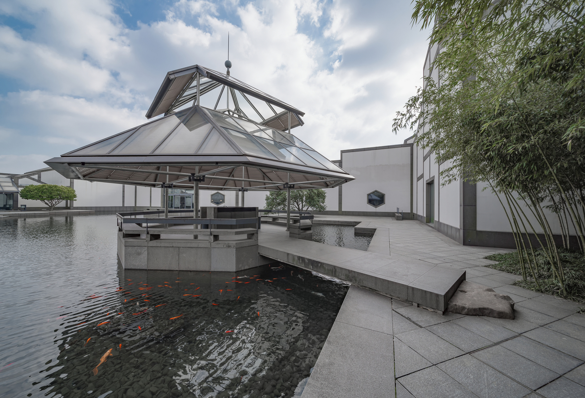 新馆与忠王府交相辉映,仿佛小园林般宜人.