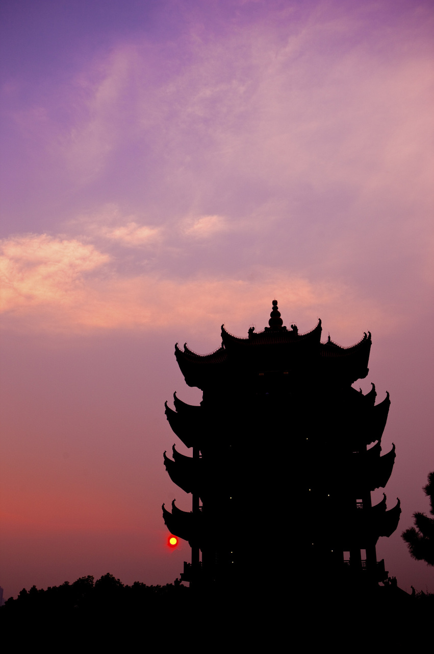 岳阳楼和岳麓山风景名胜区是湖南的标志性景点,有着深厚的历史文化底