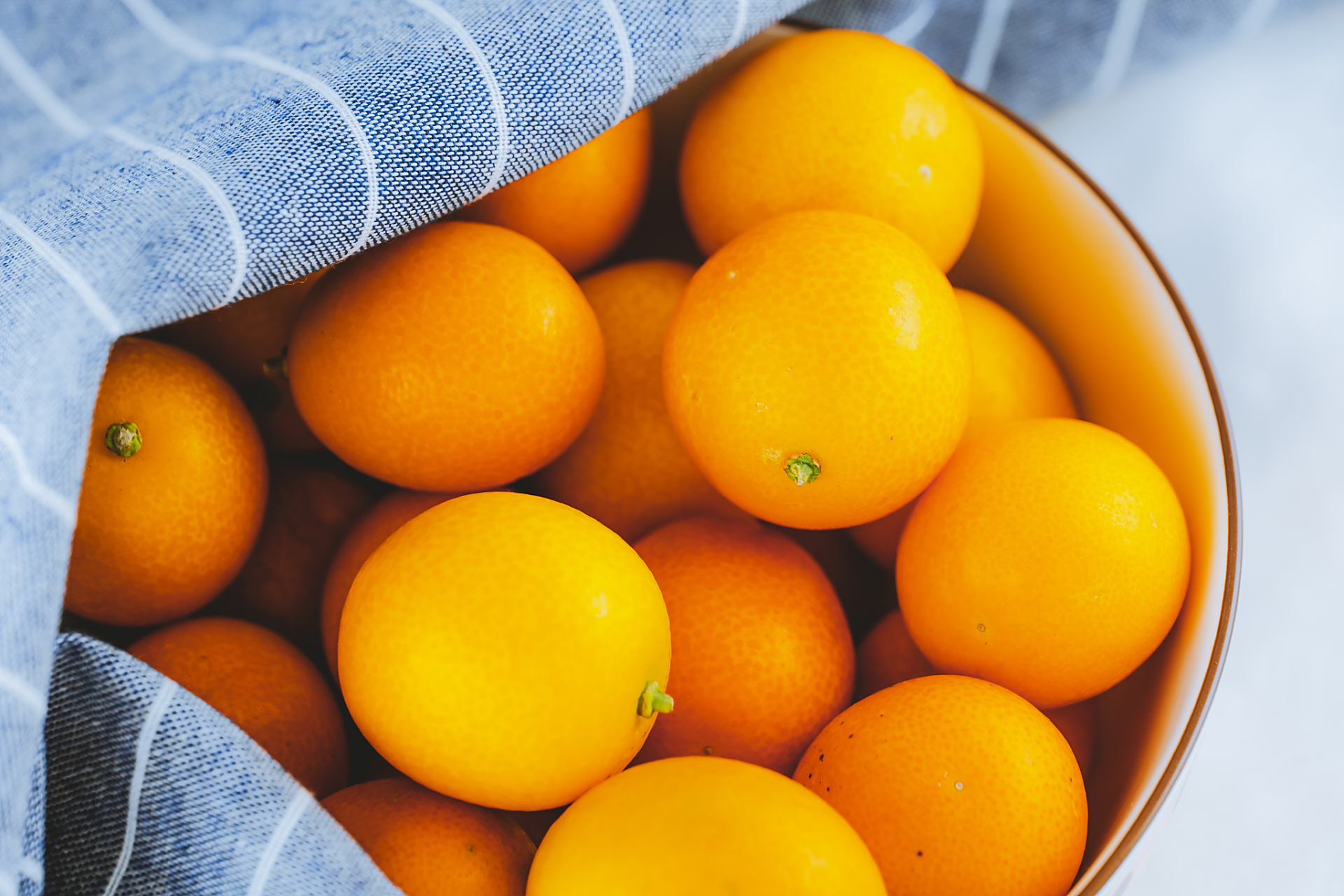 健康经验笔记# 金桔是上火还是降火  金桔,这一小巧玲珑的水果,常常