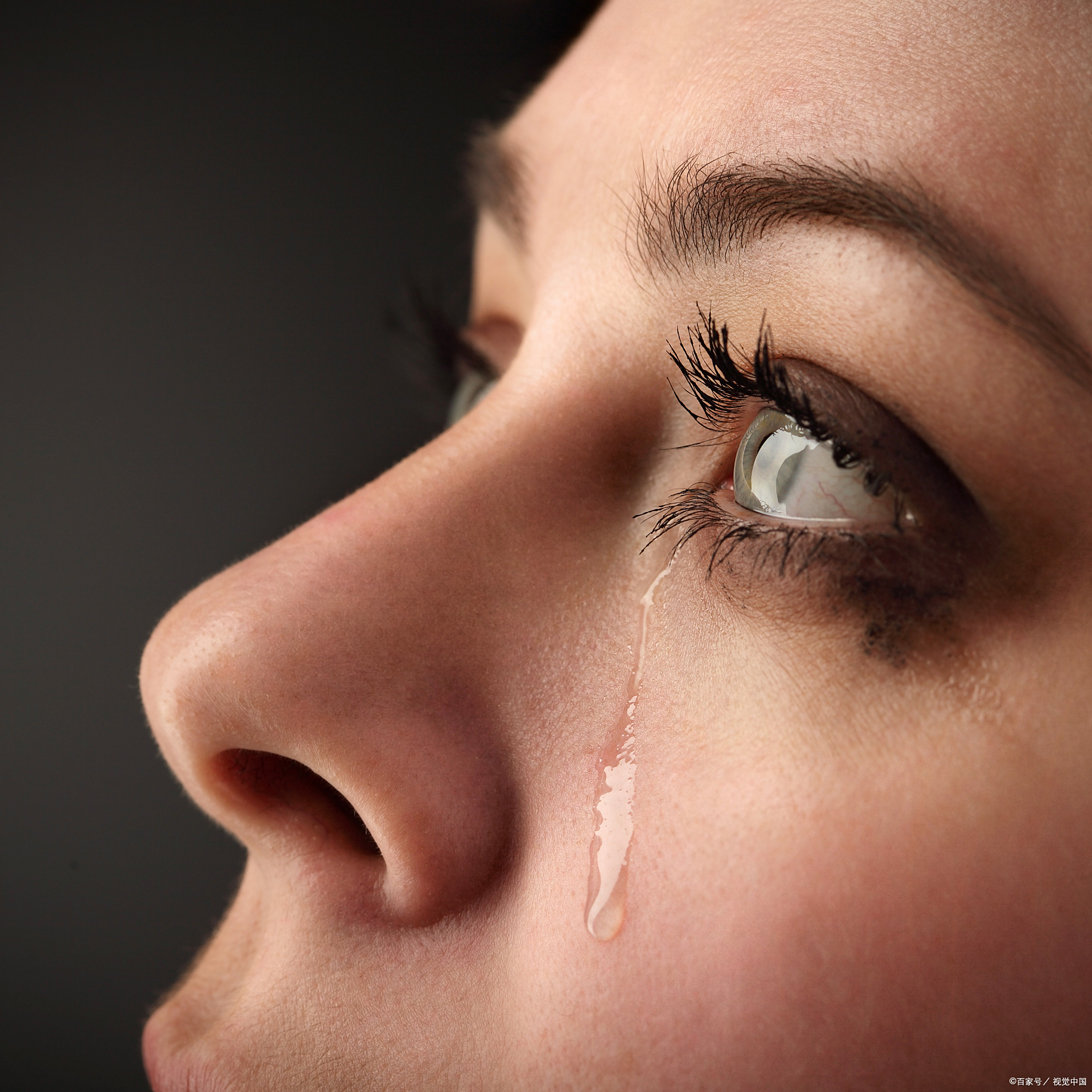 眼睛哭肿后快速消肿小妙招