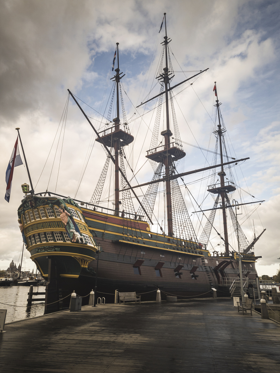 中世纪时期,西方科技的不断进步,对欧洲大陆的扩张起到了直接的作用