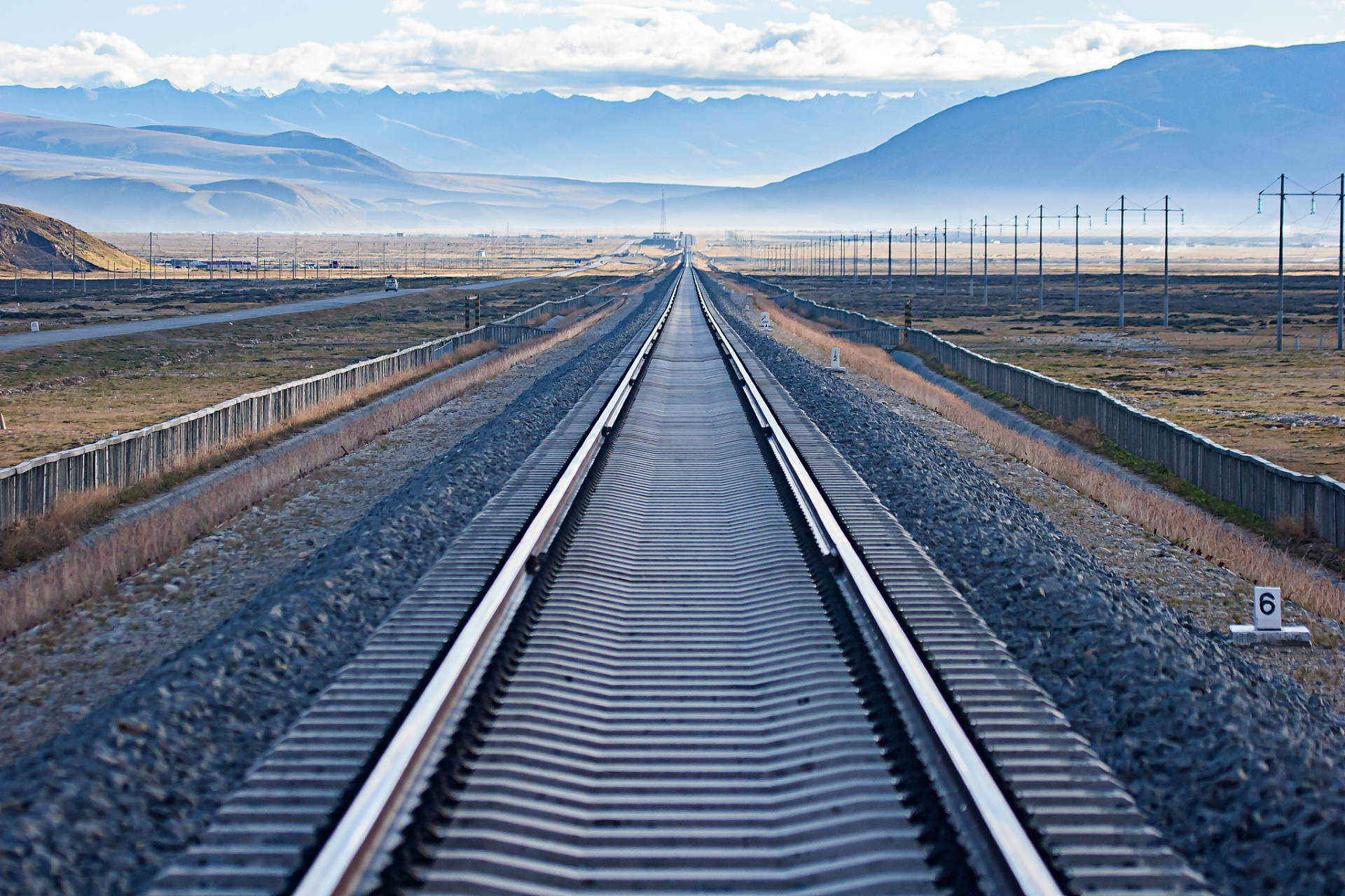 复兴号开进青藏铁路倒计时# 青藏铁路西格段提质工程静态验收正式
