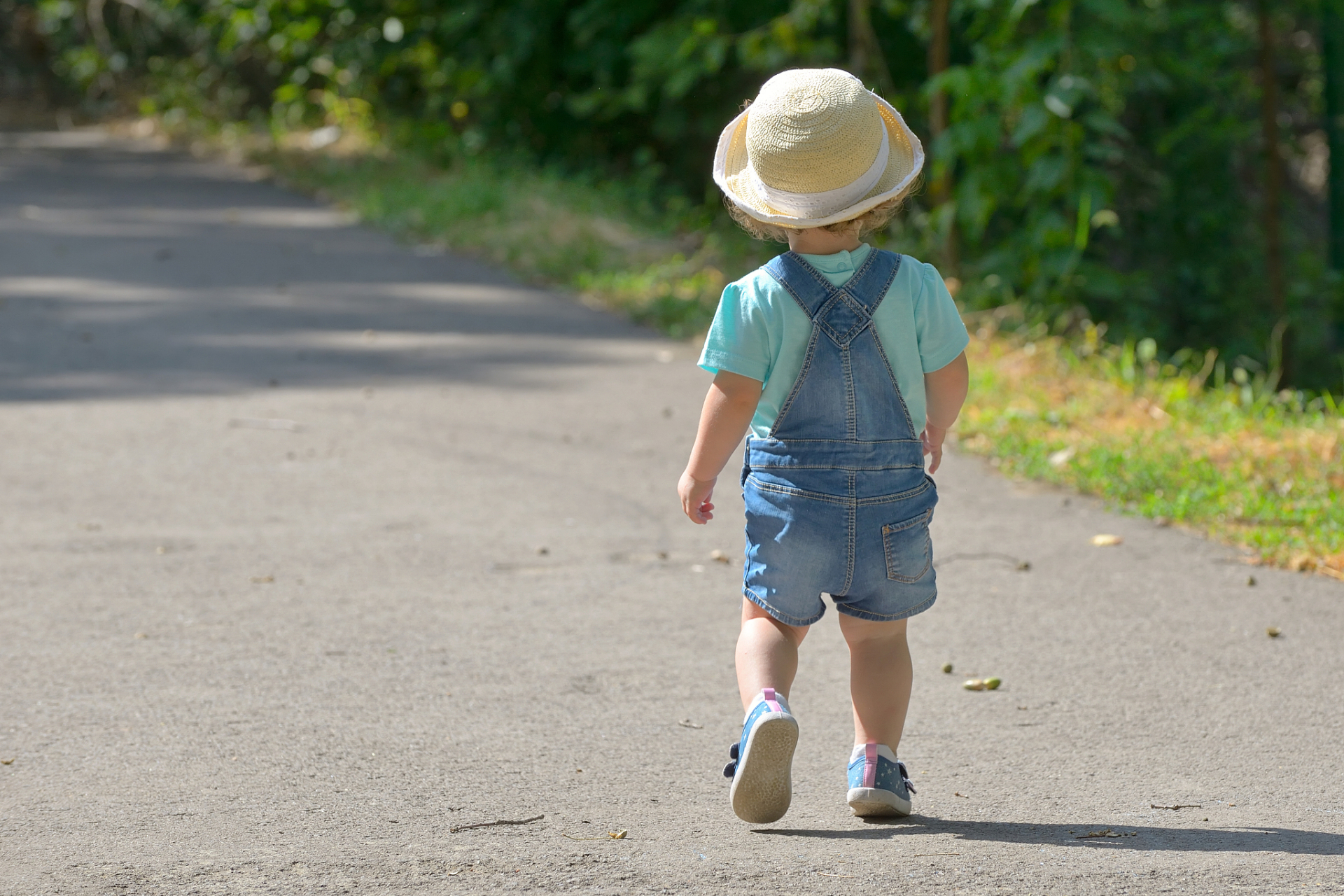 宝宝多久学会走路才正常?