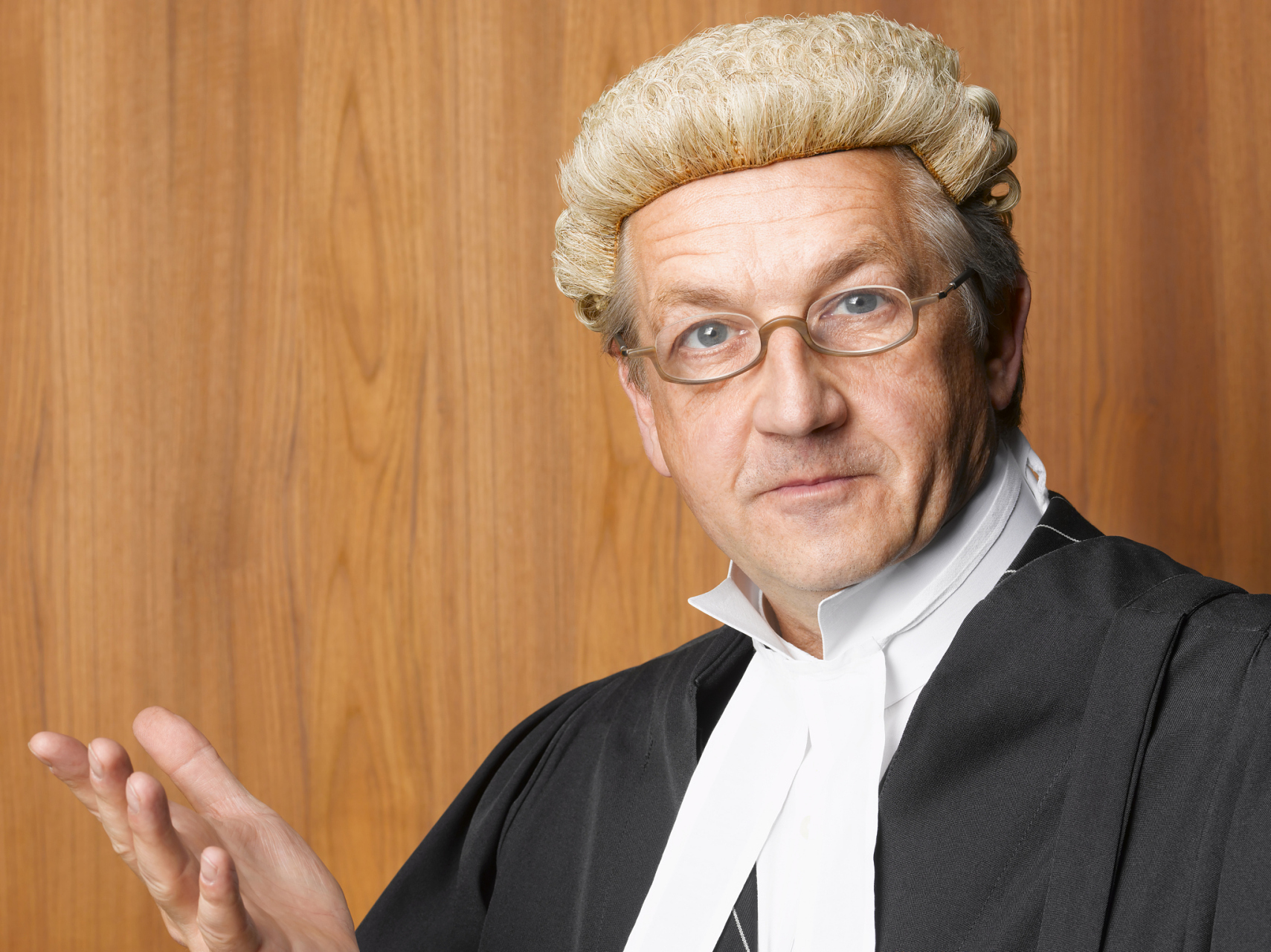 青岛刑事律师# 抢劫被抓能判几年?怎么轻判?