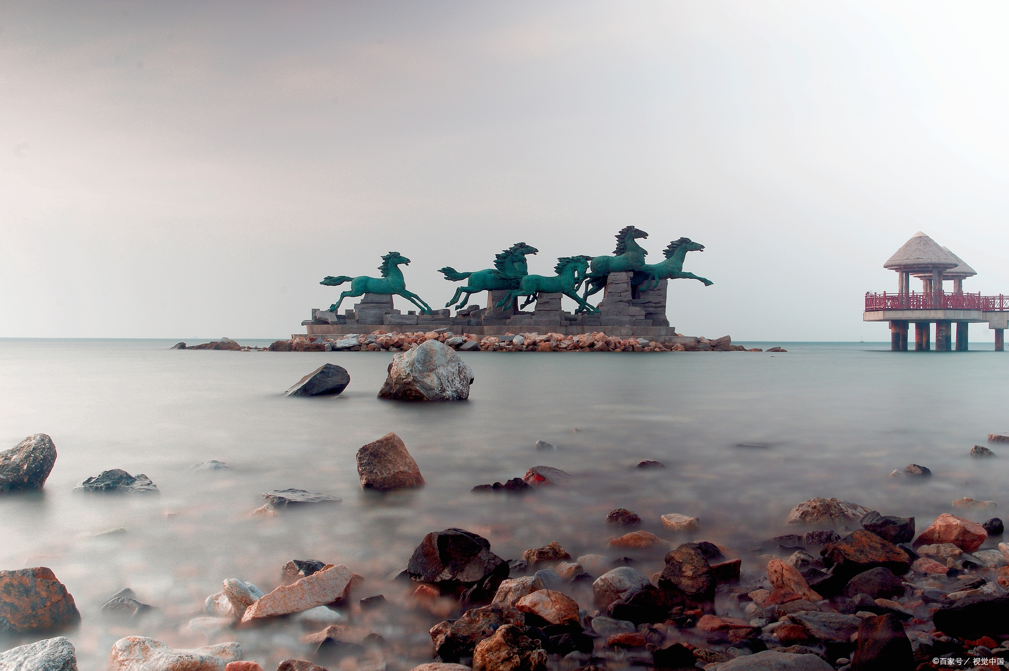 养马岛,位于中国山东省烟台市牟平区,是一座美丽而神秘的海岛