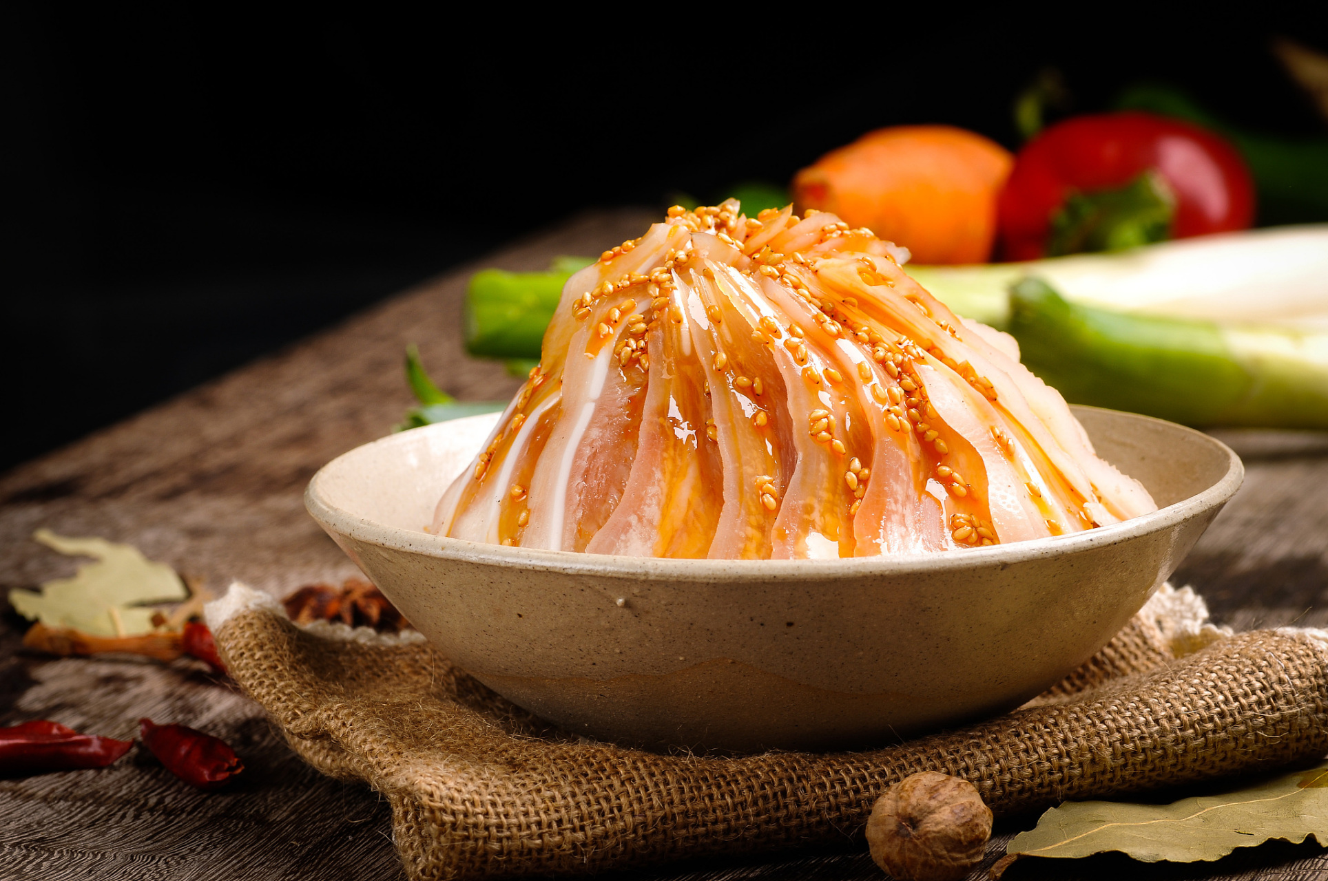 今天给大家分享一道香辣可口的红油耳片,让你轻松享受美食之旅!