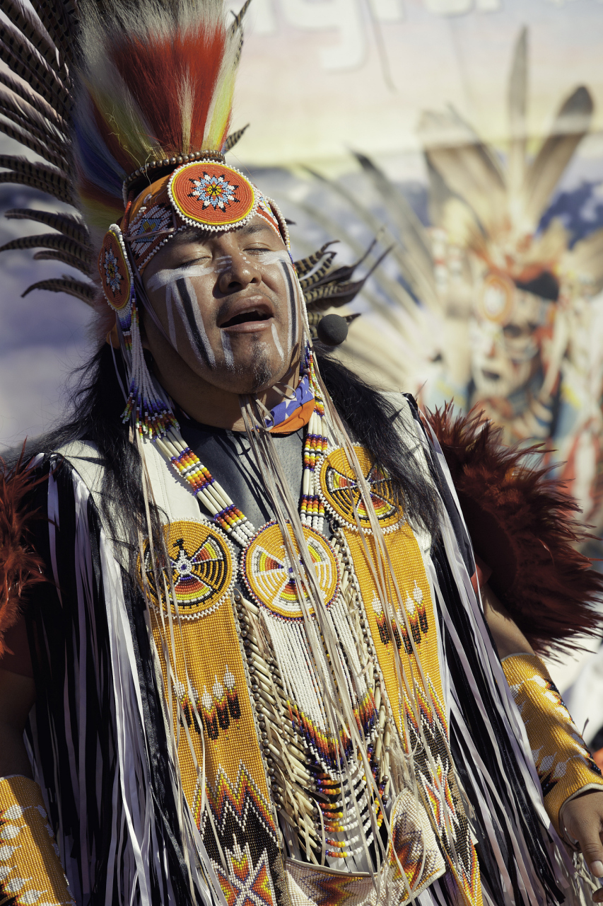 北美印第安人是美洲原住民,自1492年受西方殖民者掠夺和迫害,其中英美