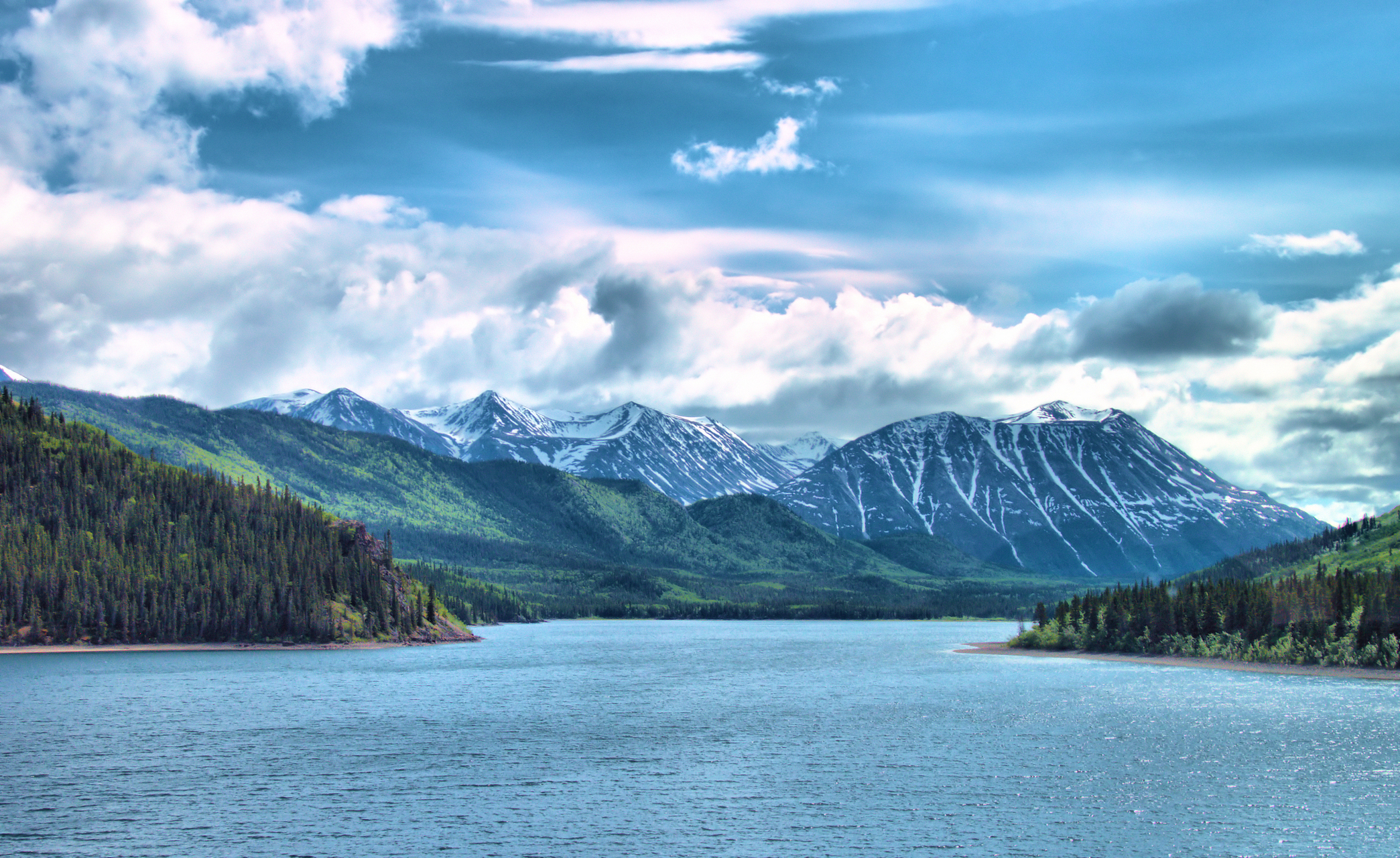 新疆天山天池风景名胜区以它独有的魅力,吸引着我深入探索.