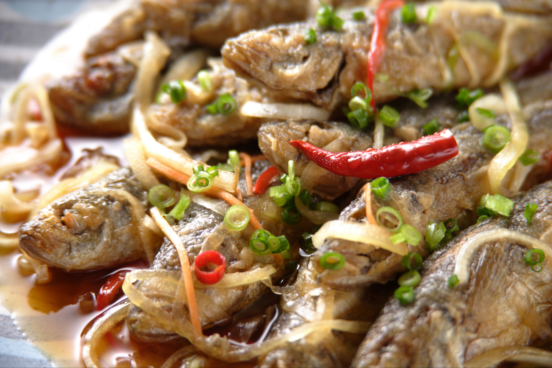 92东北酱焖嘎鱼95 嘎鱼在东北也叫嘎牙子,不叫黄腊丁.