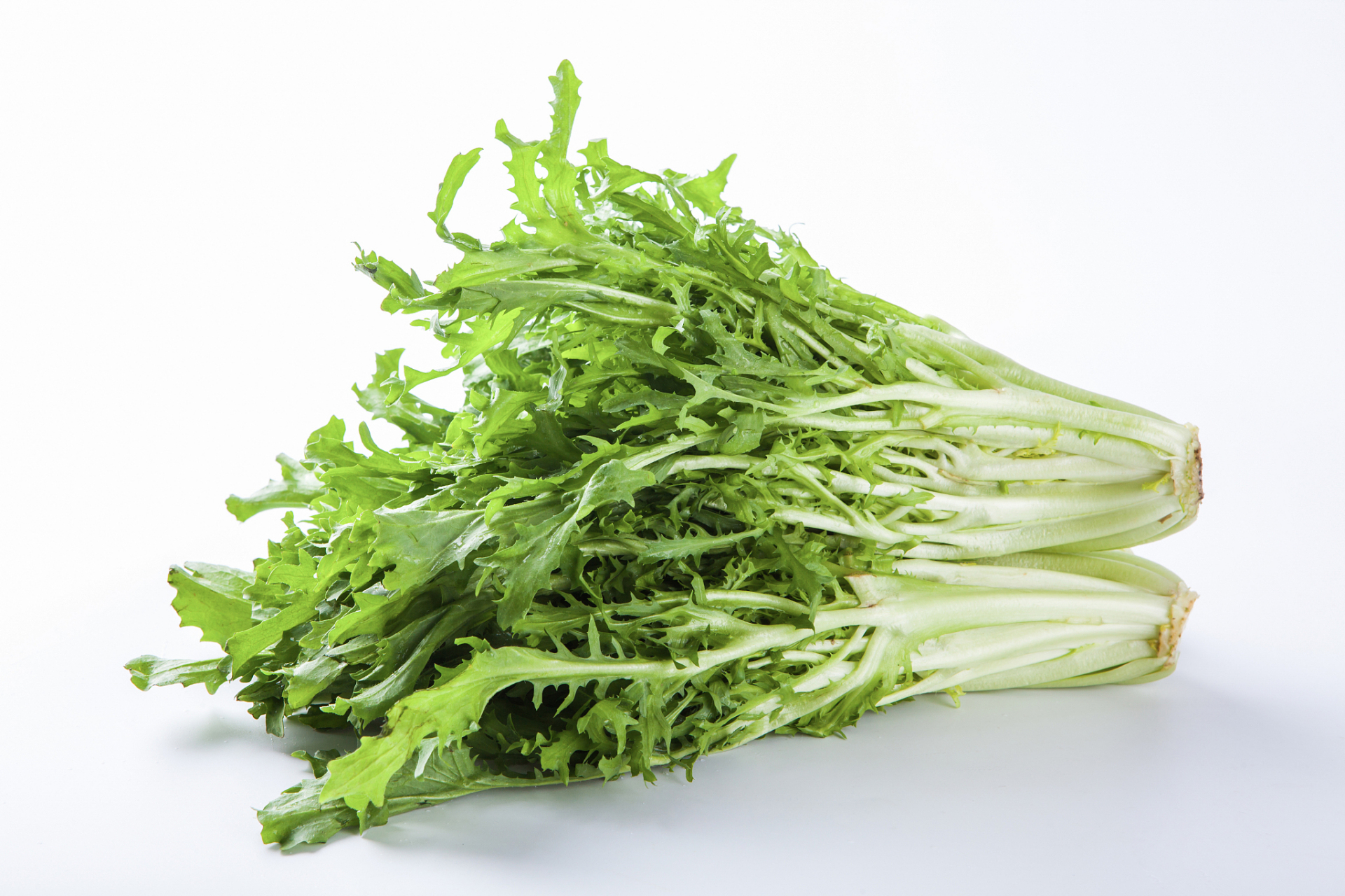 今天分享苦菊拌花生米的做法,香脆可口,做法简单.