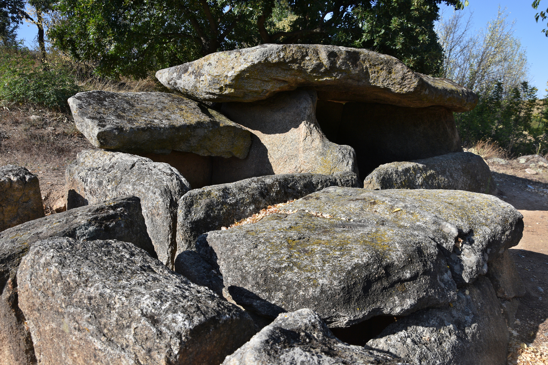 99山西黑景石是一种名贵的石材,产于中国山西省绵山地区.