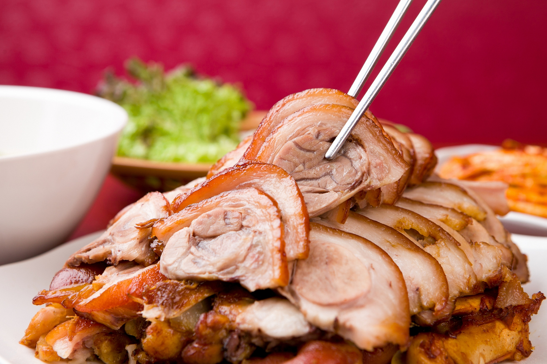 我体质不好,伏天胃口差,一个夏天过完,我体重会减轻不少.