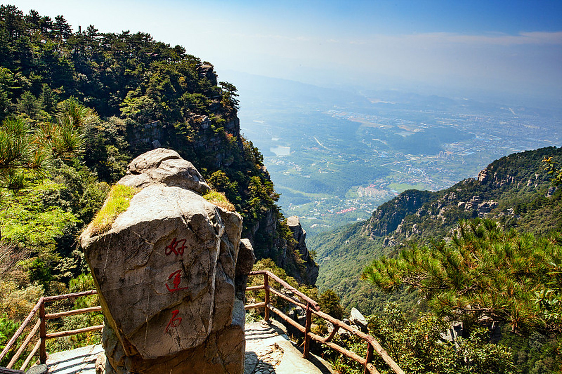 四川(九寨沟风景名胜区,峨眉山-乐山大佛等)—云南(丽江古城,澄江