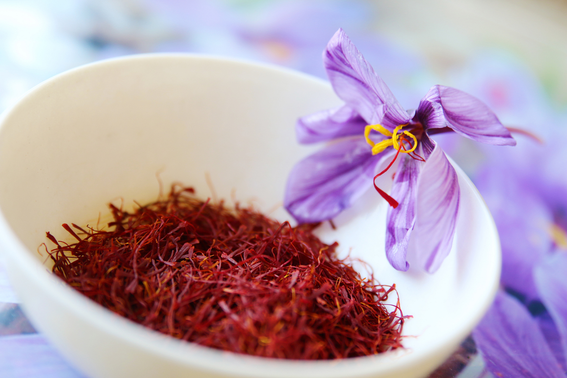 "红花,藏红花",别傻傻分不清,告诉你这2者有什么区别 隔壁的刘大妈,是