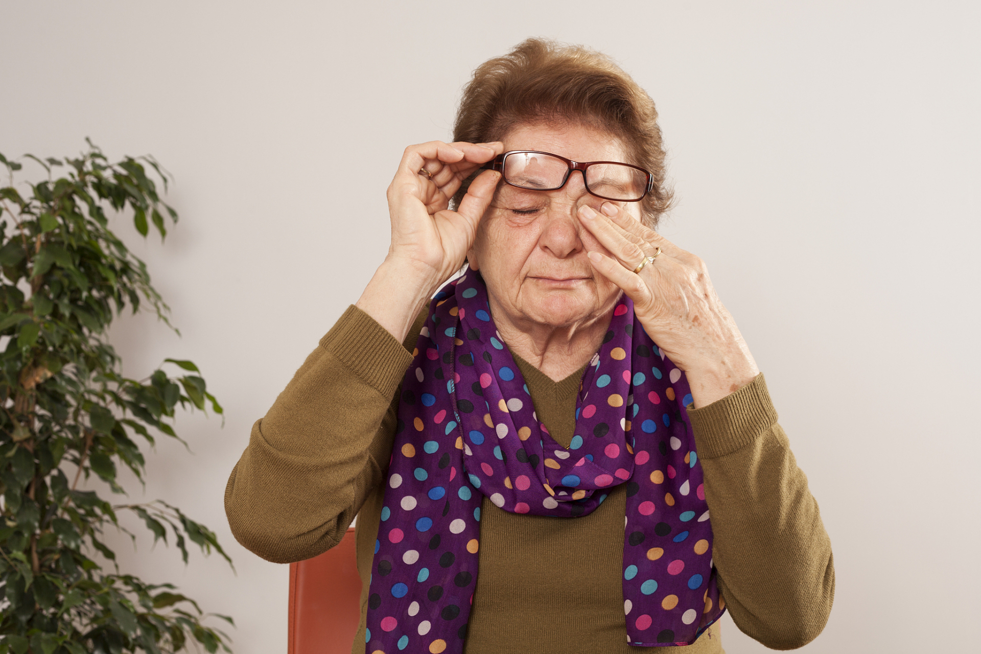 眼睛胀胀的,看书的时候有点模糊是怎么了?