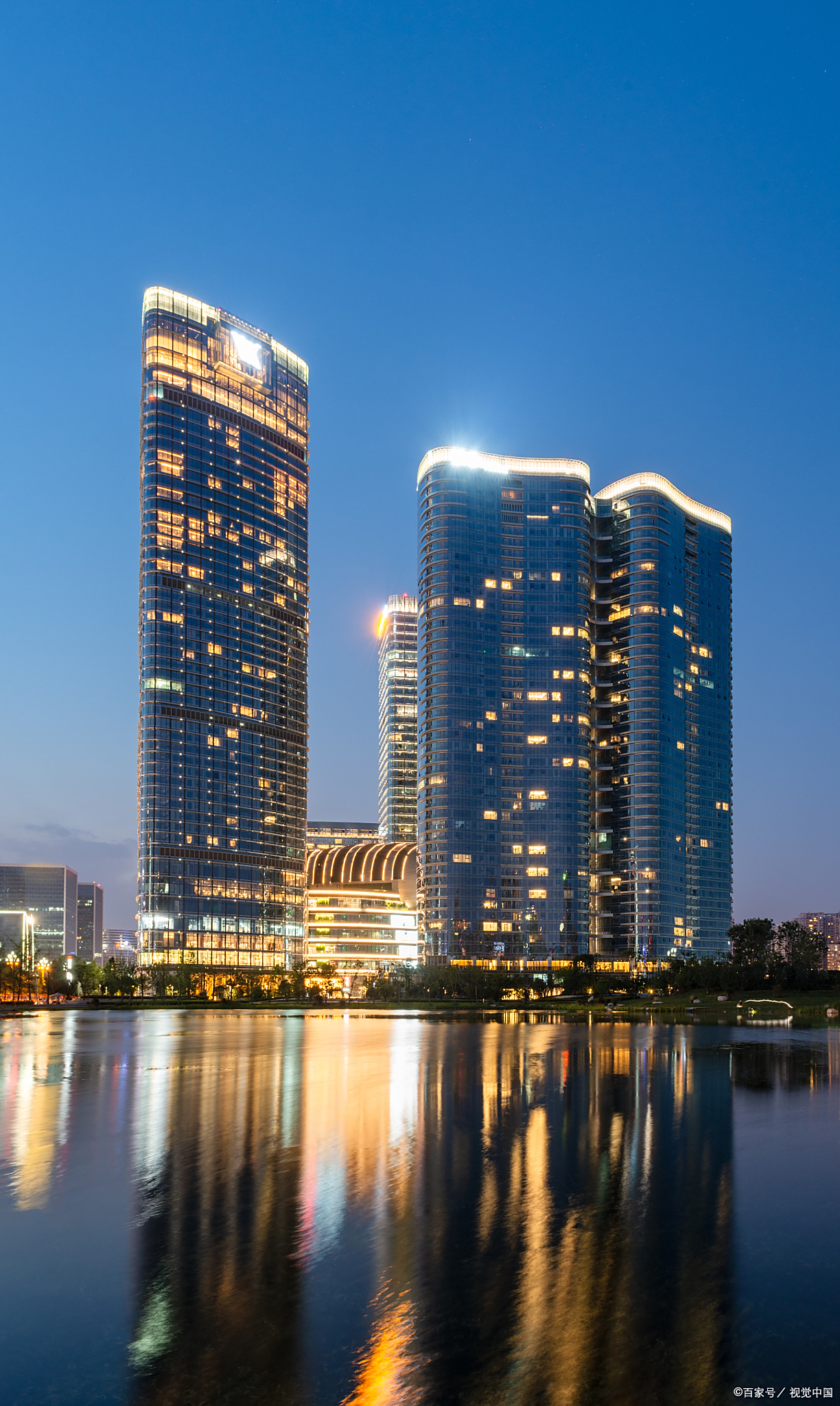 以下是一些在全球范围内较为知名的五星级酒店品牌(排名不分先后):  1