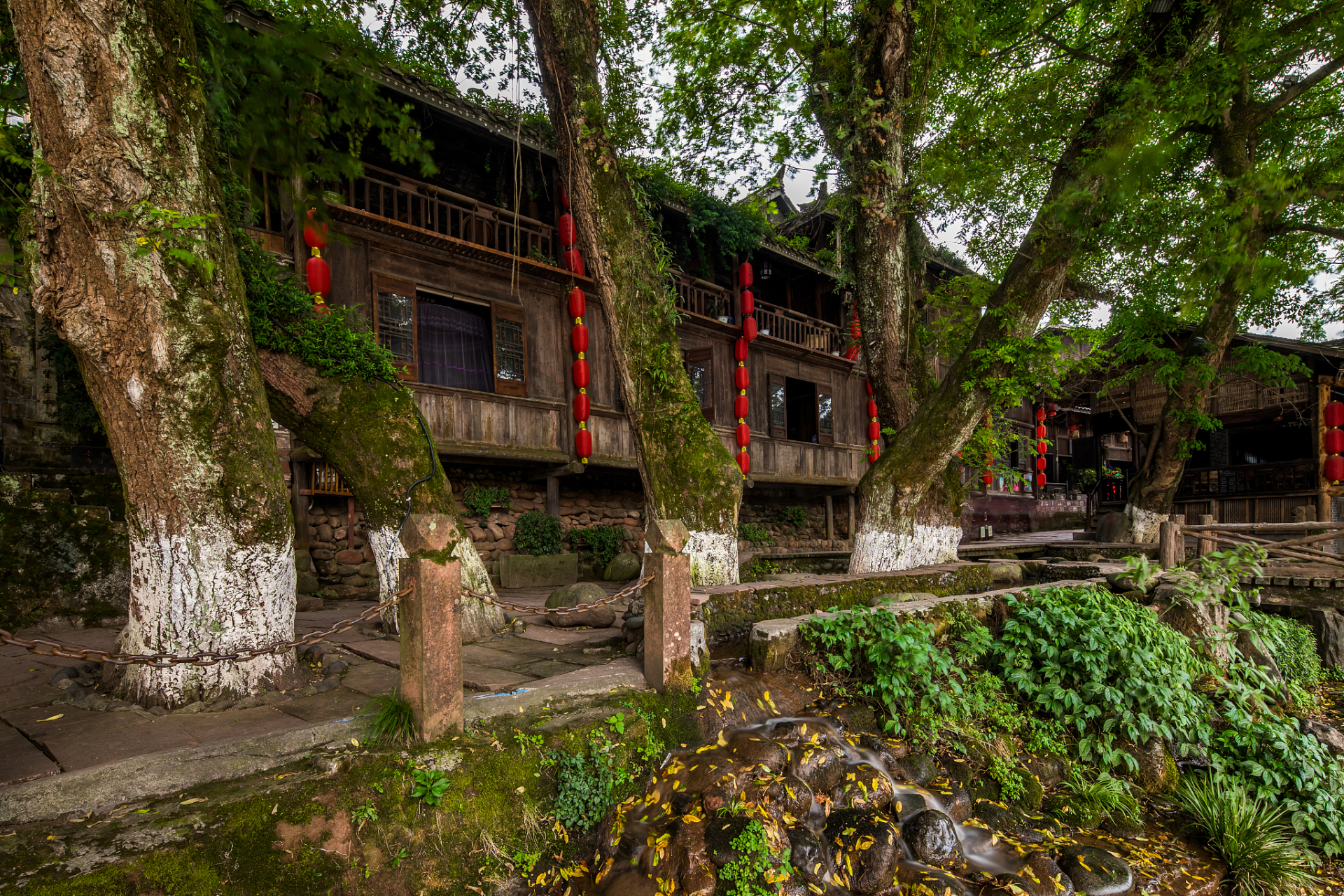 成都悦来古镇位于西南宜宾市,如在时光流转中遗落的一颗明珠,散发着