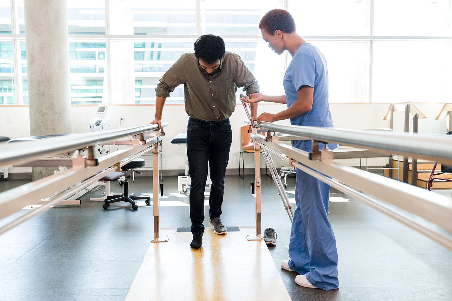 脑梗偏瘫正确康复训练#  有些患者因心急而过度锻炼,误以为锻炼愈多