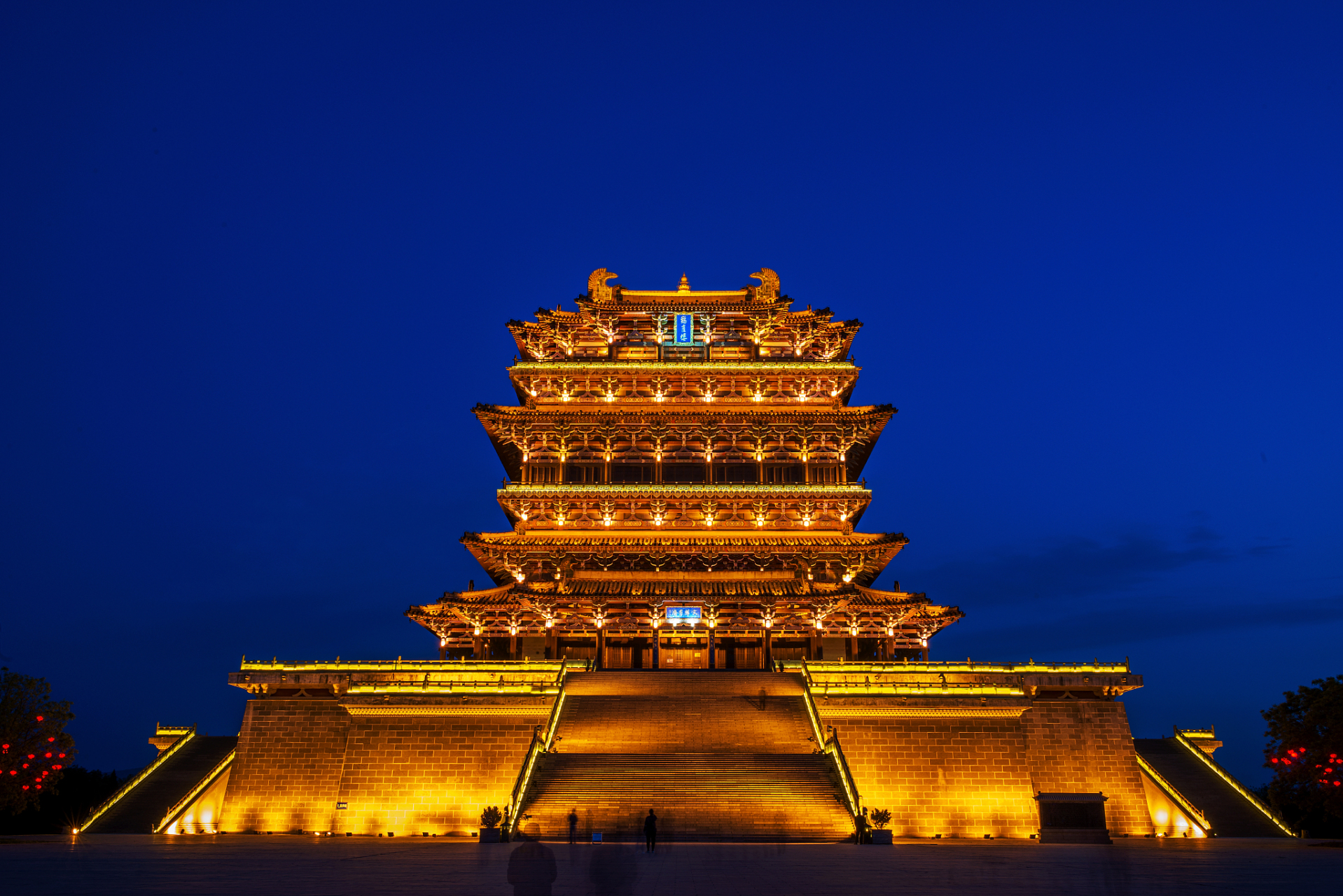 "欲穷千里目,更上一层楼",鹳雀楼位于山西运城市的永济蒲州古城,紧邻