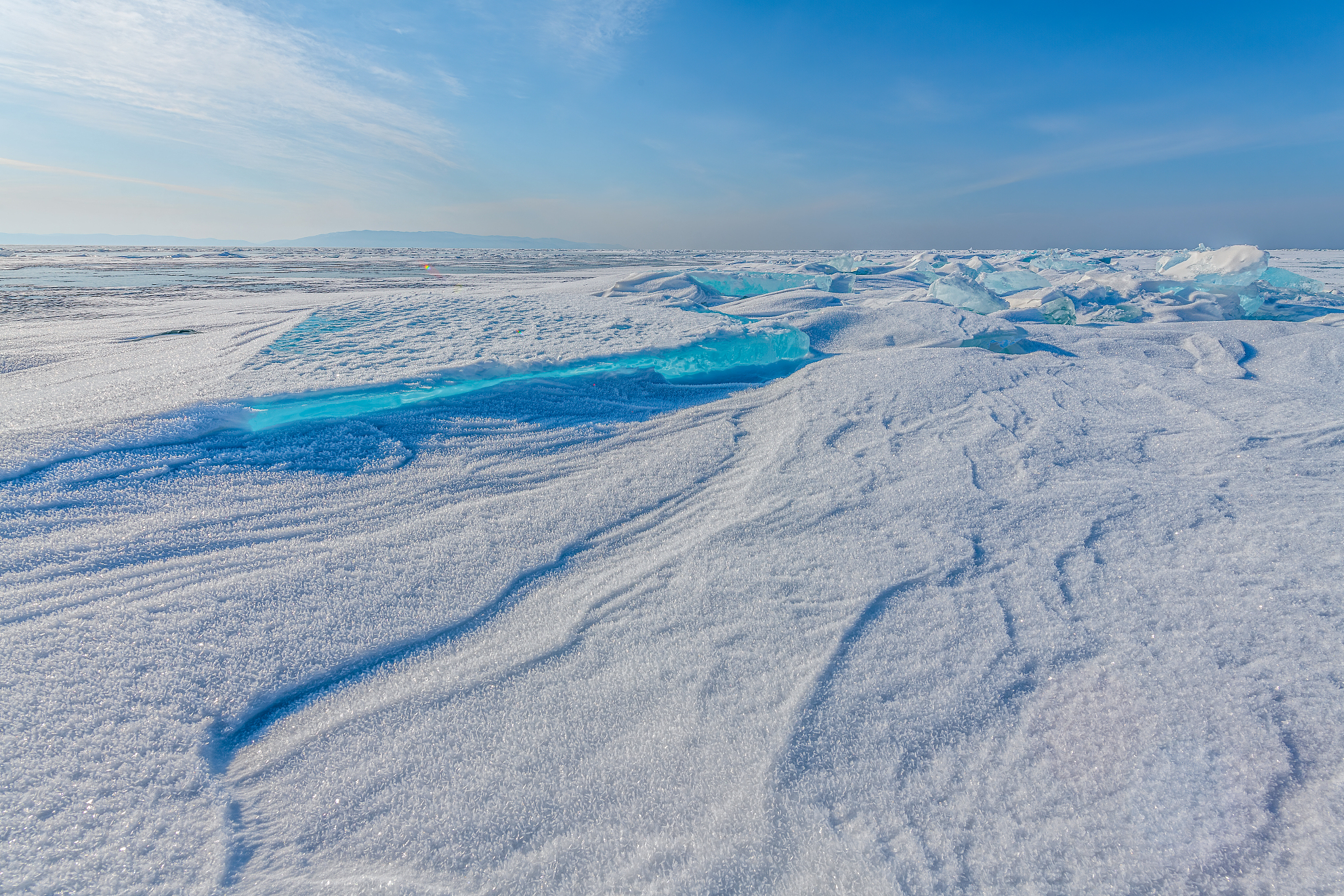 贝加尔湖:古老而清澈的湖泊之谜