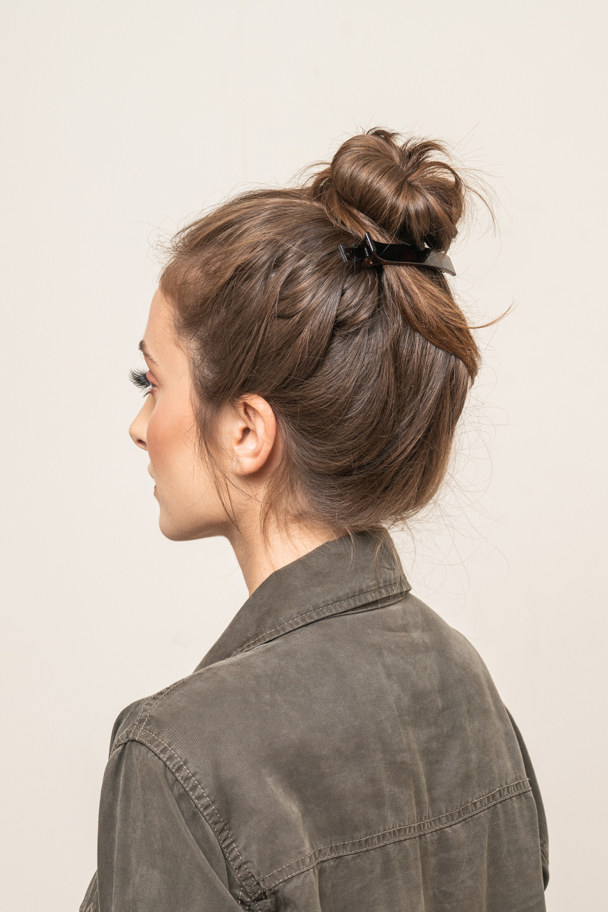 虽然说没有太丑,但是我最近发现一个让丸子头扎的好看又能修饰脸型的