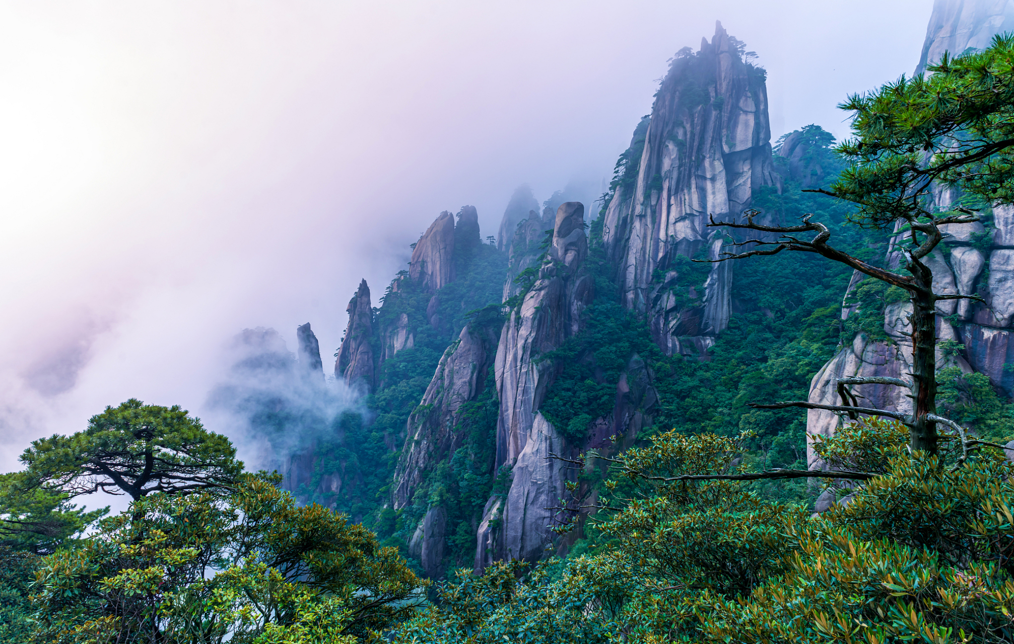 00徒步路线: 第一天:乘坐缆车到达三清山主峰——玉京峰,徒步游览